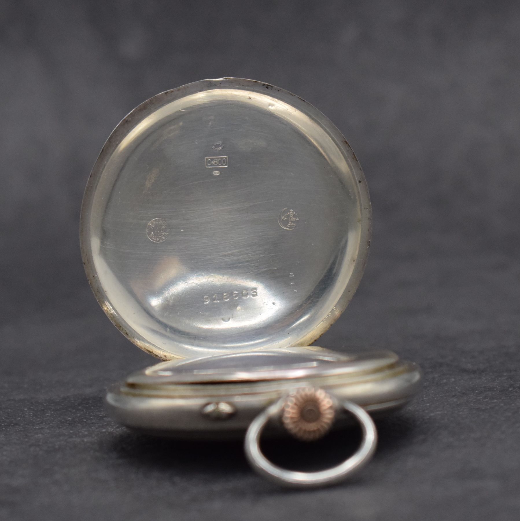 Detail c: IWC offene Taschenuhr in Silber, Schweiz um 1900, original Geh. später, Emailzifferbl. m. arab. Zahlen, gold. Zeiger, verg. Werk mit Widmung Kal. ...
