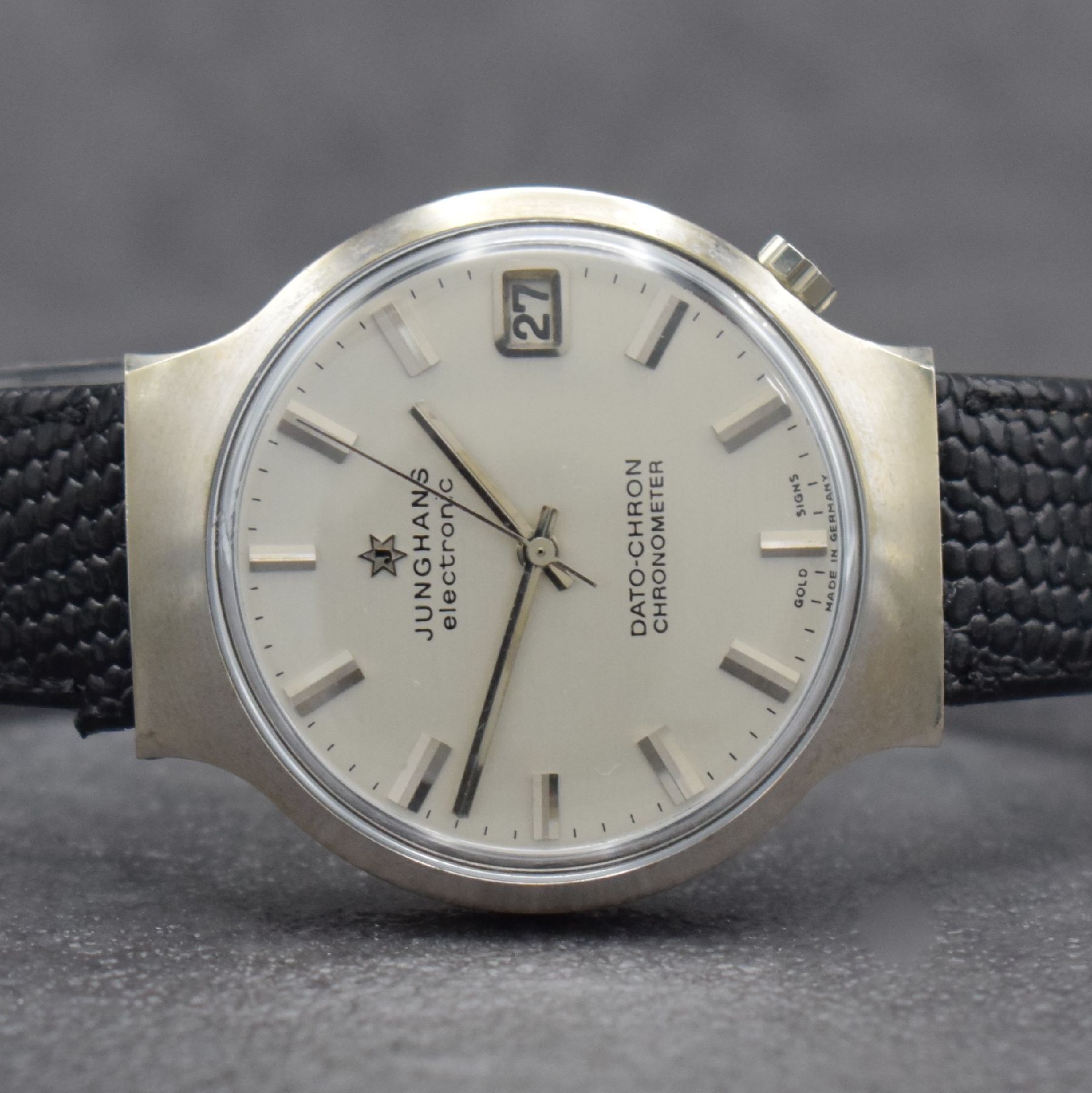 Detail a: JUNGHANS Electronic Dato-Chron Chronometer seltene Herrenarmbanduhr in WG 585/000, Deutschland um 1965, 2-teil. Gehäuse, Boden aufgedr., silb. ...