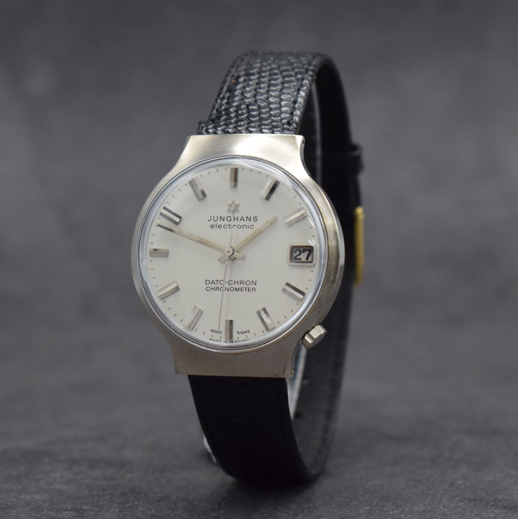 Detail b: JUNGHANS Electronic Dato-Chron Chronometer seltene Herrenarmbanduhr in WG 585/000, Deutschland um 1965, 2-teil. Gehäuse, Boden aufgedr., silb. ...