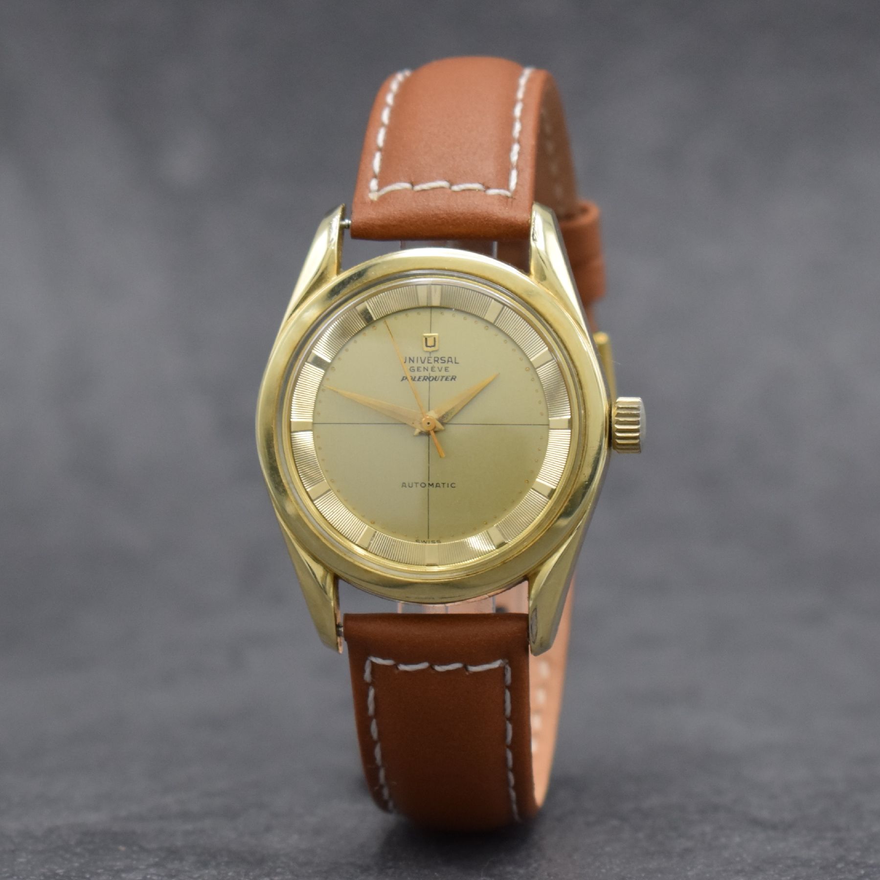 Detail b: UNIVERSAL GENEVE Polerouter Herrenarmbanduhr, Schweiz um 1955, Hammerautomatik, Edelstahlgeh. m. Goldhaube, Boden geschr., gold. Zifferbl., gold. ...