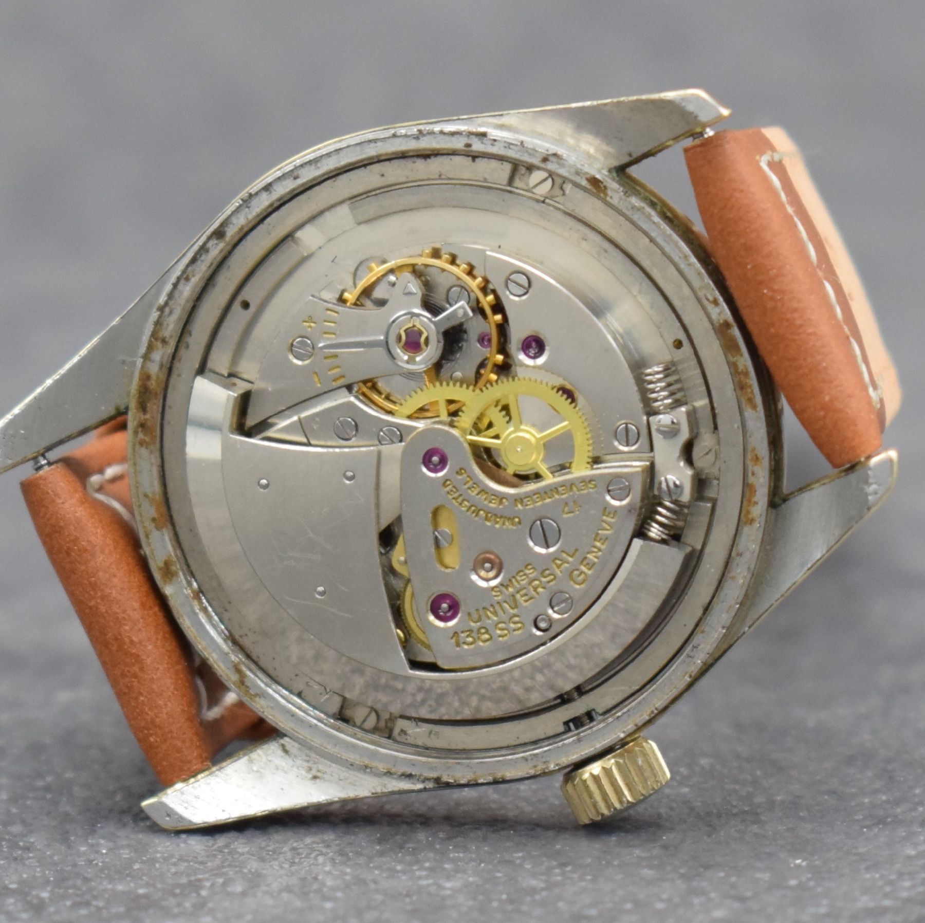 Detail f: UNIVERSAL GENEVE Polerouter Herrenarmbanduhr, Schweiz um 1955, Hammerautomatik, Edelstahlgeh. m. Goldhaube, Boden geschr., gold. Zifferbl., gold. ...