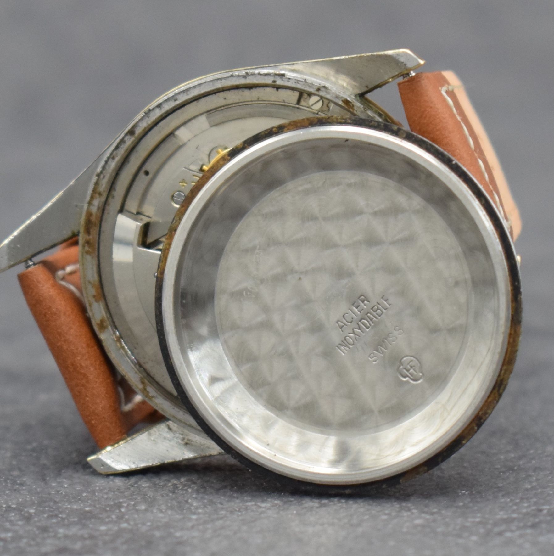 Detail g: UNIVERSAL GENEVE Polerouter Herrenarmbanduhr, Schweiz um 1955, Hammerautomatik, Edelstahlgeh. m. Goldhaube, Boden geschr., gold. Zifferbl., gold. ...
