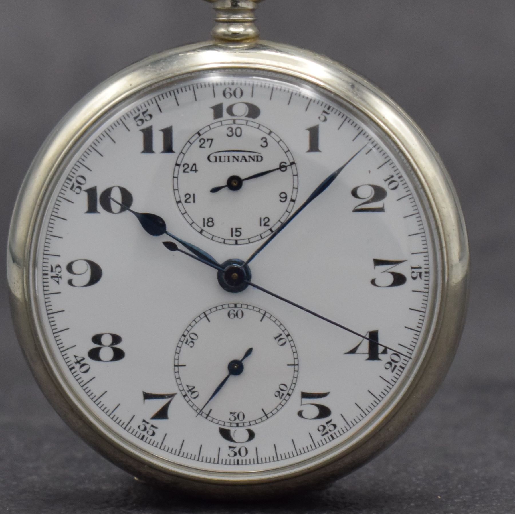 Detail a: GUINAND offene Taschenuhr mit Chronograph, Schweiz um 1920, Nickel-Gehäuse, Rückseite mit Monogramm, Emailzifferbl. m. arab. Zahlen, gebl. Zeiger, ...