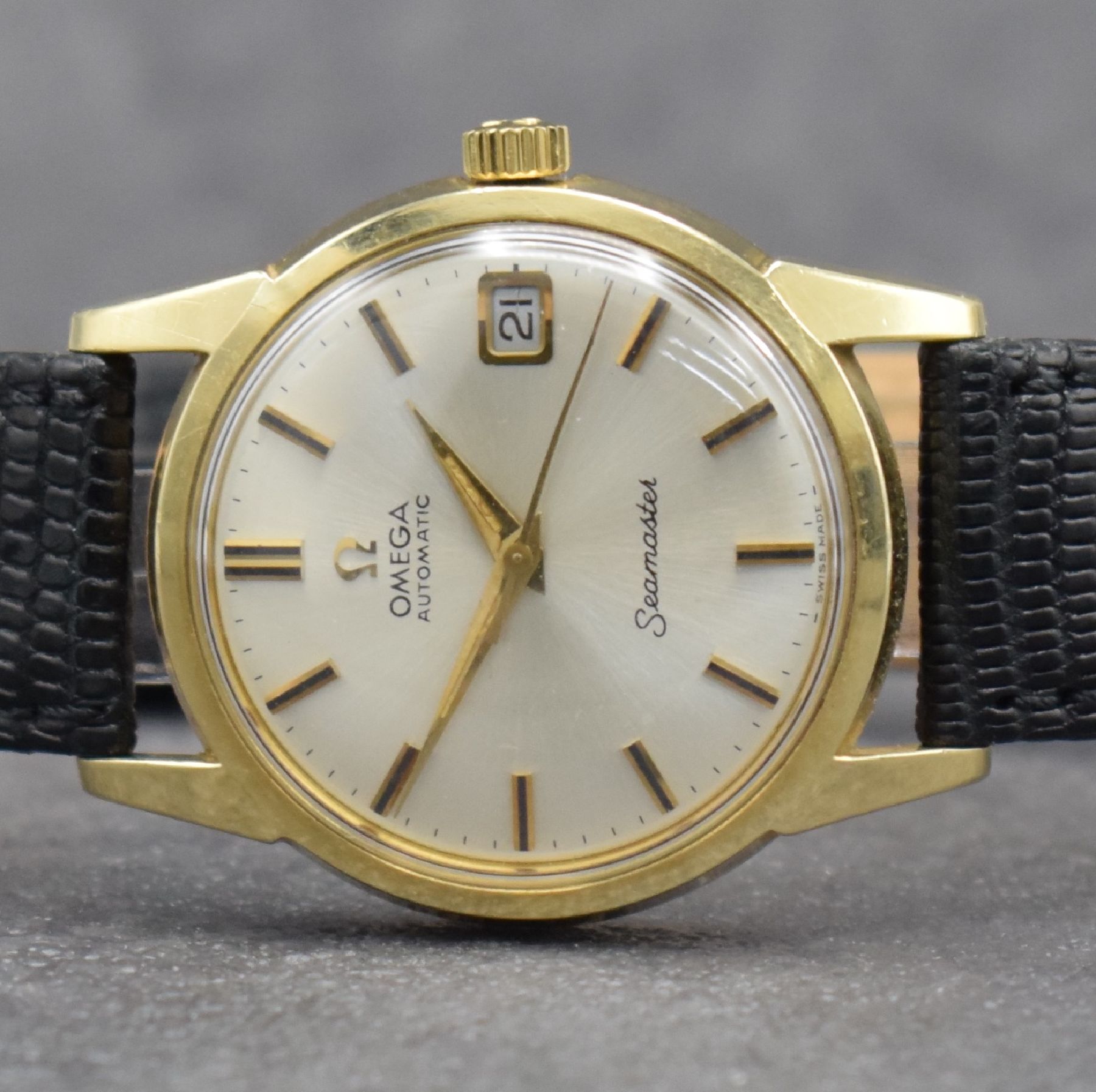 Detail a: OMEGA Seamaster Herrenarmbanduhr, Schweiz um 1964, Automatik, Ref. 14760-61 SC, Edelstahl-geh. m. Goldkappe, Boden m. entspr. Symbolik verschr., ...
