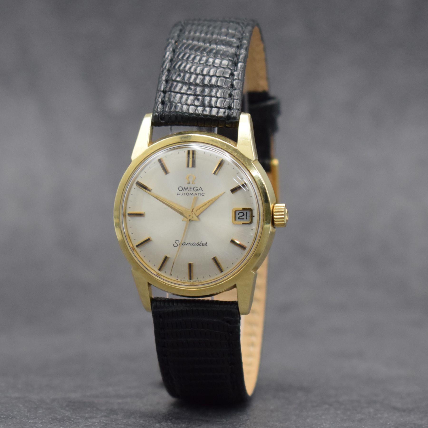 Detail b: OMEGA Seamaster Herrenarmbanduhr, Schweiz um 1964, Automatik, Ref. 14760-61 SC, Edelstahl-geh. m. Goldkappe, Boden m. entspr. Symbolik verschr., ...