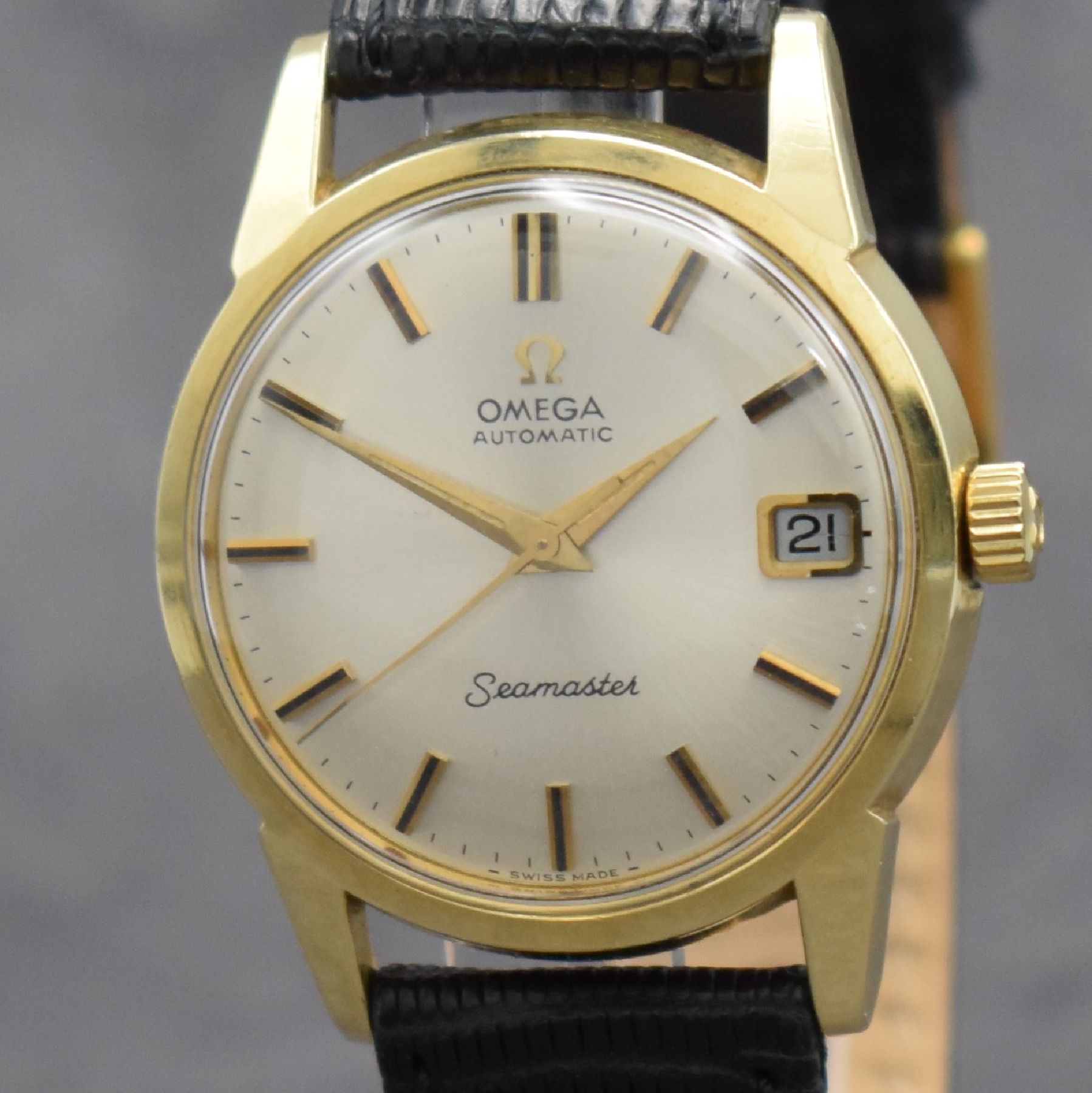 Detail c: OMEGA Seamaster Herrenarmbanduhr, Schweiz um 1964, Automatik, Ref. 14760-61 SC, Edelstahl-geh. m. Goldkappe, Boden m. entspr. Symbolik verschr., ...