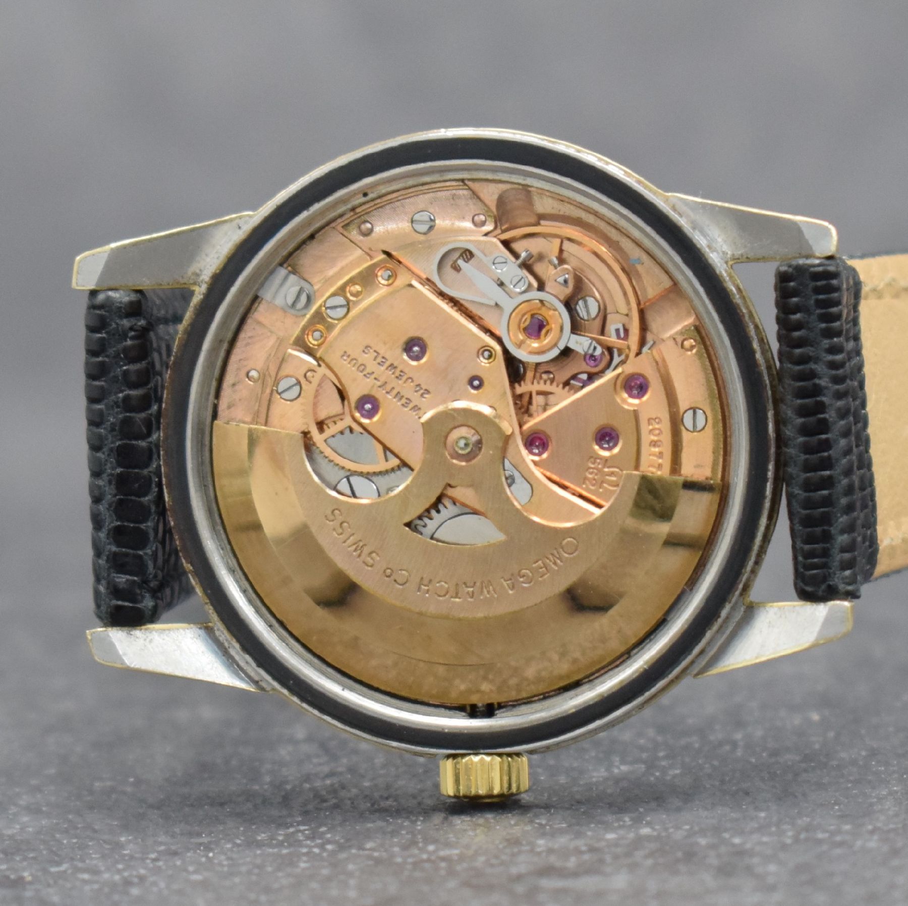 Detail h: OMEGA Seamaster Herrenarmbanduhr, Schweiz um 1964, Automatik, Ref. 14760-61 SC, Edelstahl-geh. m. Goldkappe, Boden m. entspr. Symbolik verschr., ...