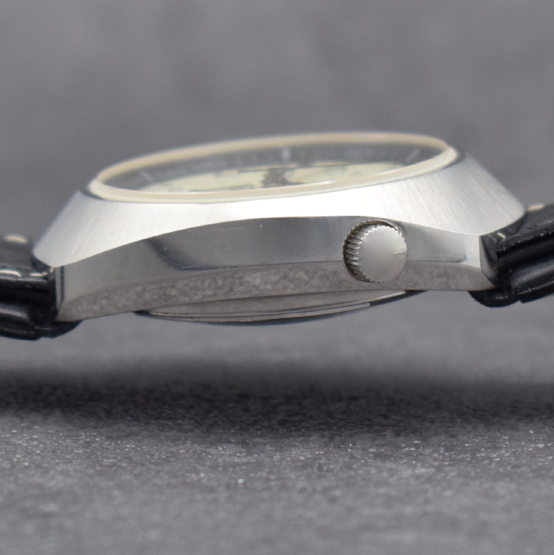Detail d: CHRONOSPORT seltener Armbandchronograph Nr. 100 mit Bodengravur von Helmut Sinn, Automatik, Schweiz um 2004, Ref. 70.50 LL, Edelstahlgeh. inkl. Sinn ...