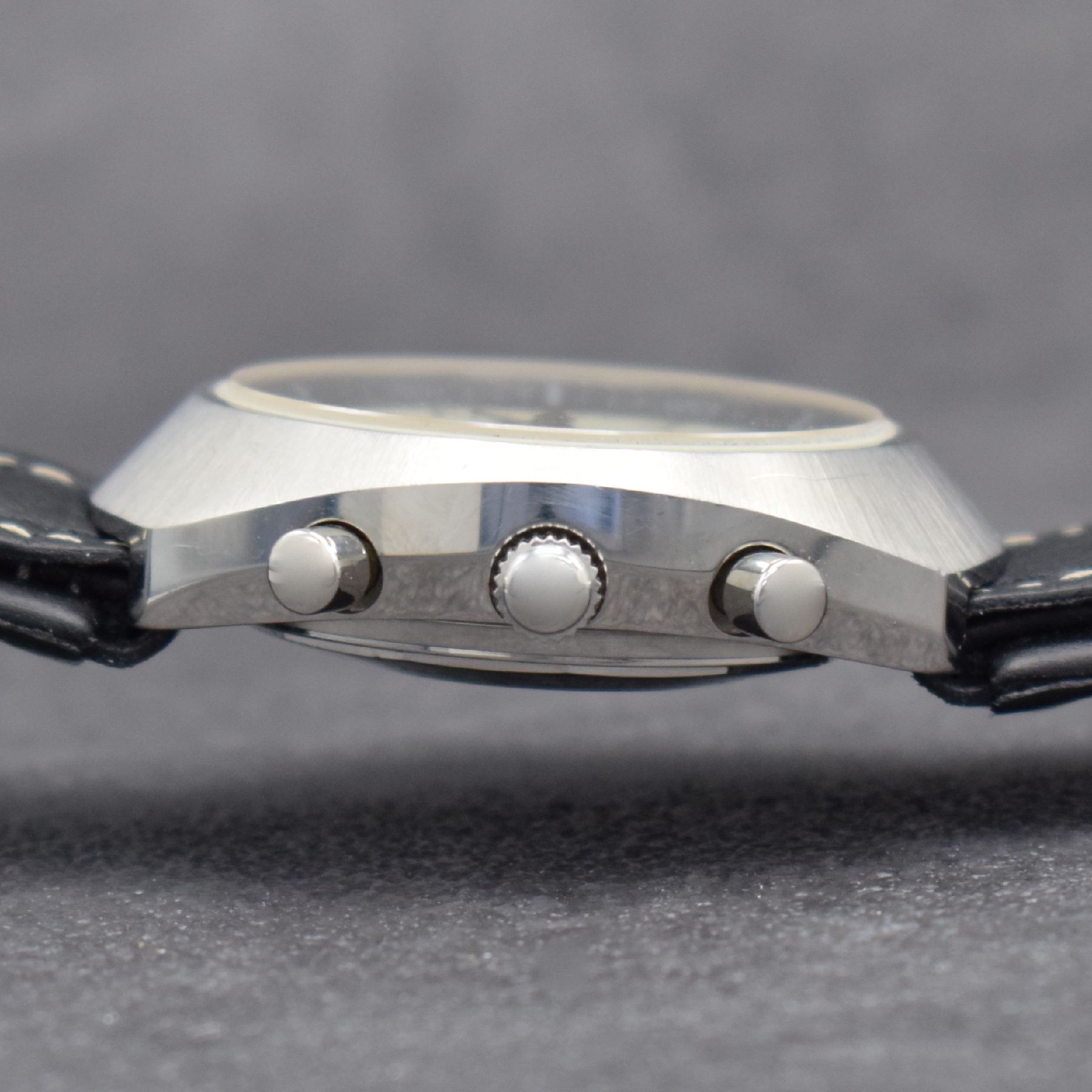 Detail e: CHRONOSPORT seltener Armbandchronograph Nr. 100 mit Bodengravur von Helmut Sinn, Automatik, Schweiz um 2004, Ref. 70.50 LL, Edelstahlgeh. inkl. Sinn ...