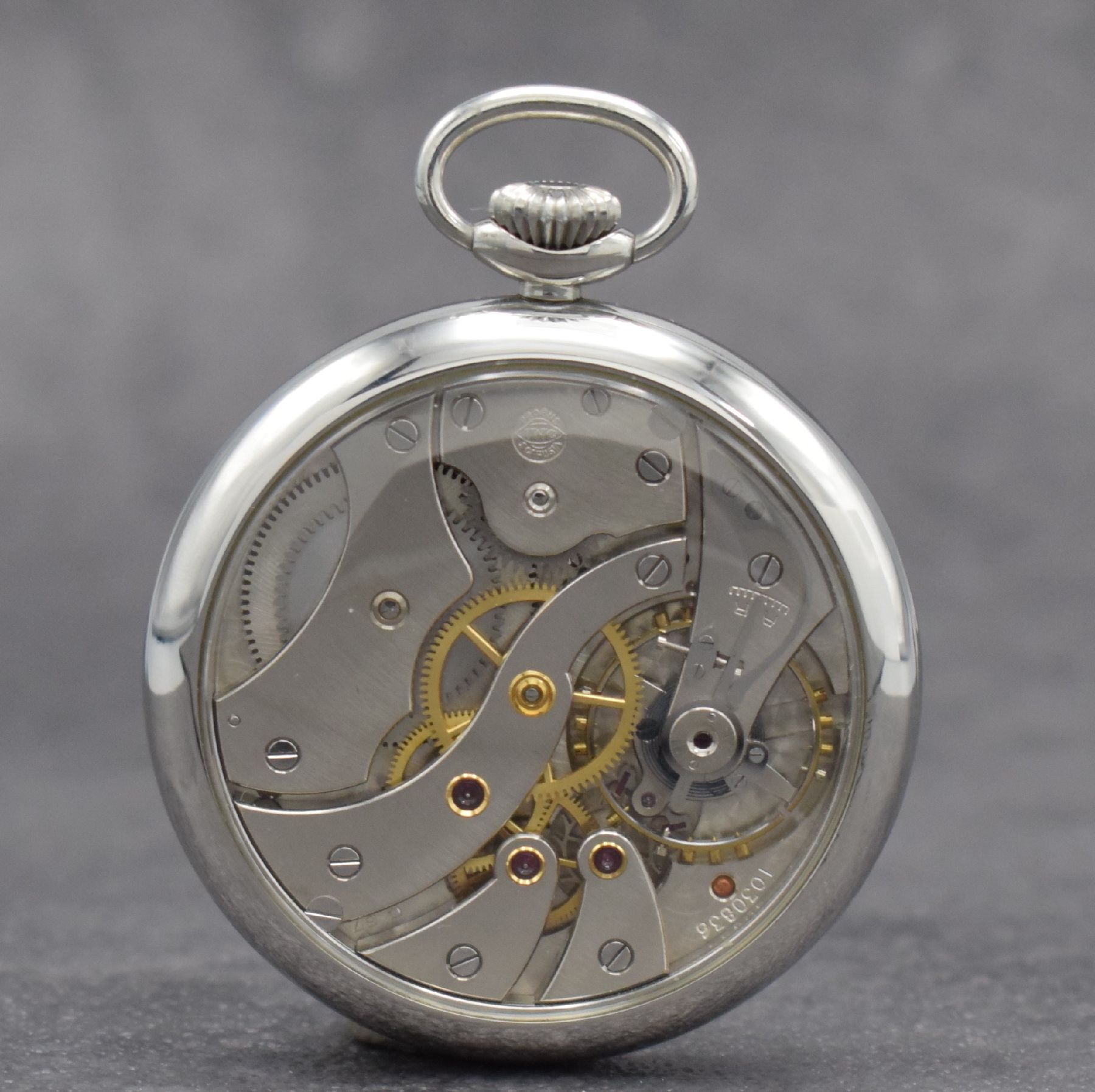 Detail b: IWC KM nahezu neuwertige beidseitig verglaste Taschenuhr in Stahl, Schweiz um 1941, Werkverglasung später, sehr schönes silb. Zifferbl. m. arab. ...