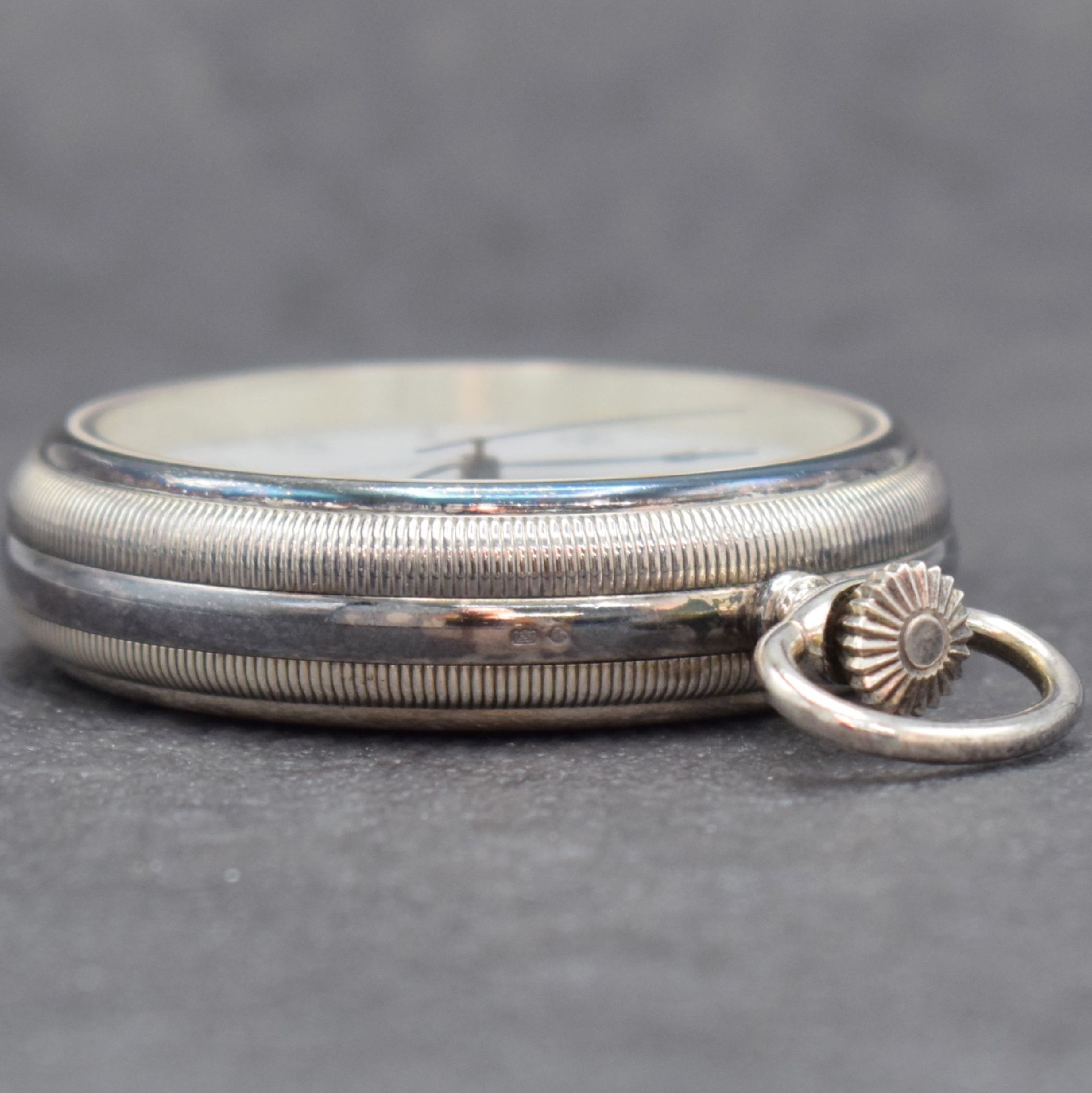 Detail g: GUINAND offene Sterlingsilber Taschenuhr, Schweiz um 2014, 3-teil. Geh., beids. vergl., Boden verschr., emailfarb. Zifferbl. m. arab. Std., gebl. ...