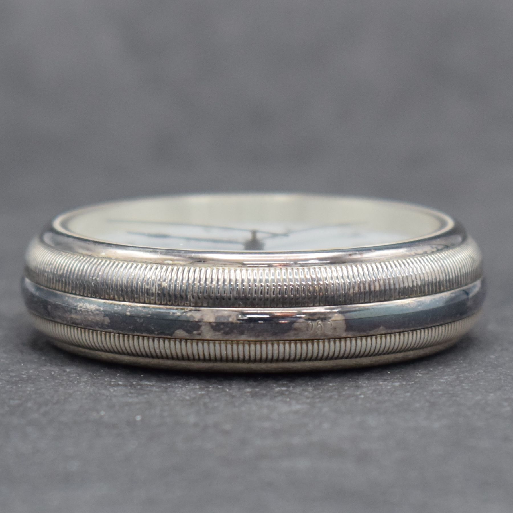 Detail h: GUINAND offene Sterlingsilber Taschenuhr, Schweiz um 2014, 3-teil. Geh., beids. vergl., Boden verschr., emailfarb. Zifferbl. m. arab. Std., gebl. ...