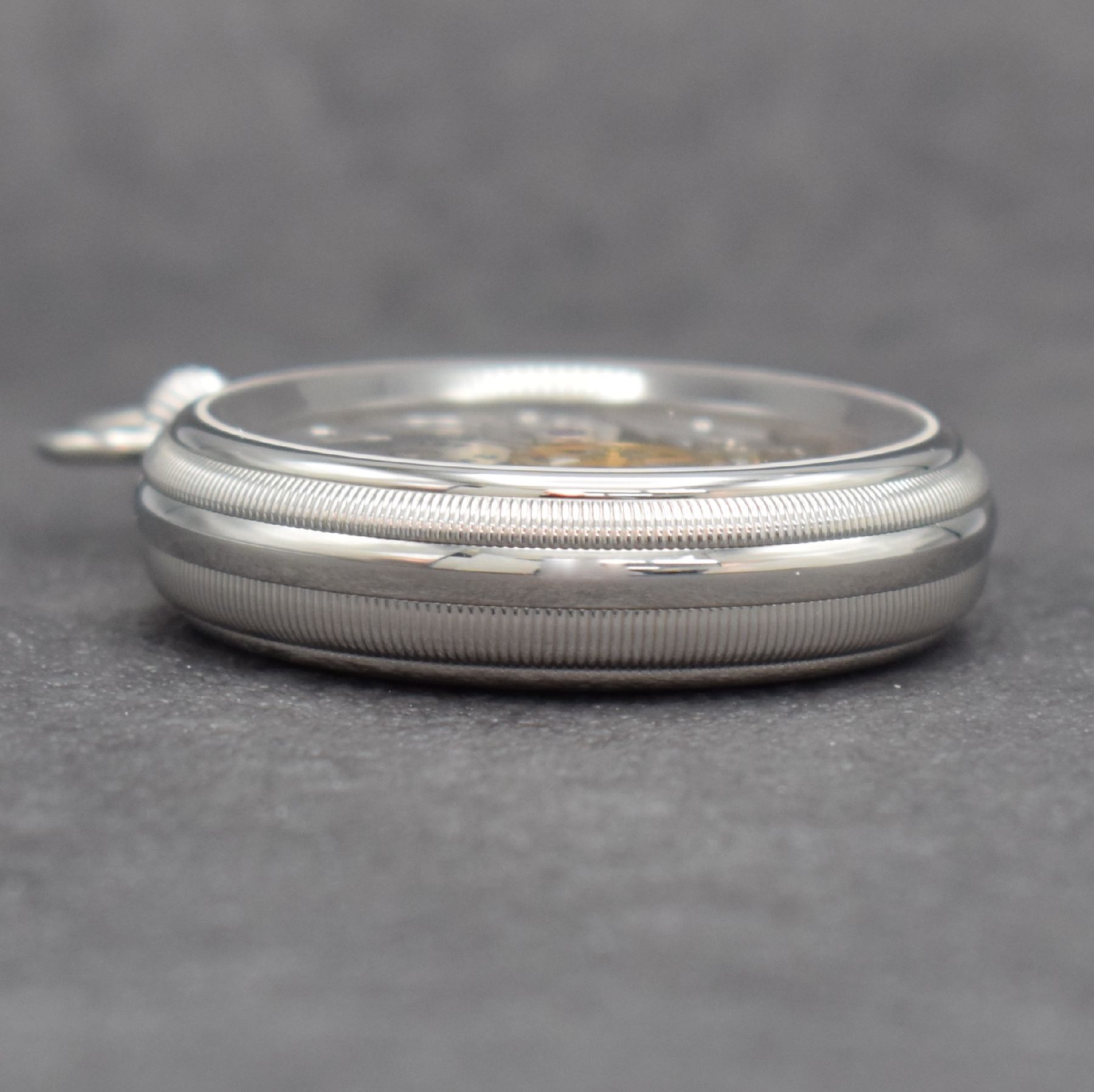 Detail e: GUINAND seltene, auf 11 Stück limitierte, offene Taschenuhr HS 101, Schweiz um 2017, hergestellt zum 101 Geburtstag von Helmut Sinn, 3-teil. Geh., ...