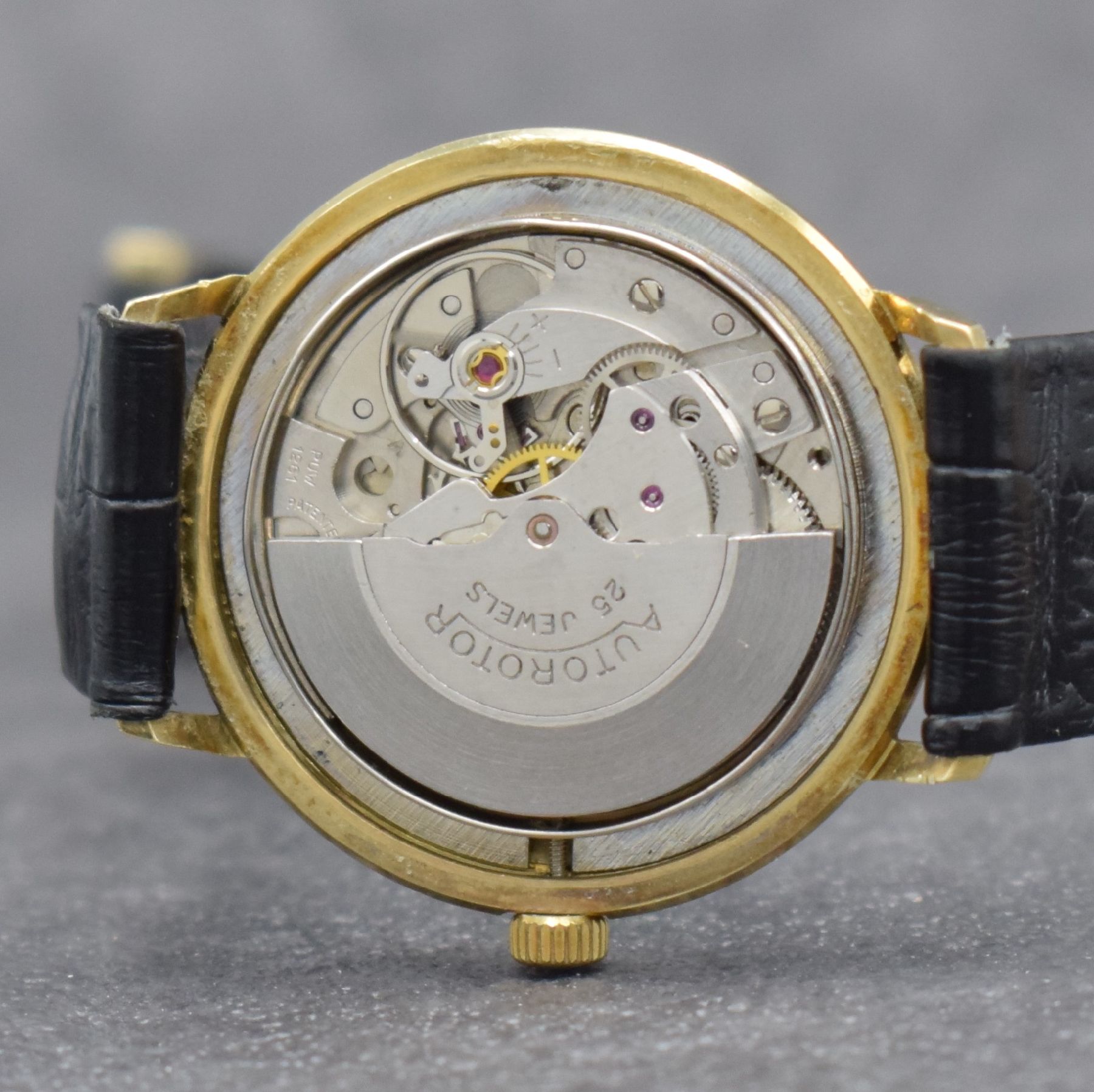 Detail c: 2 Herrenarmbanduhren in GG 585/000, Deutschland um 1950-1960, 1) DUCADO, Automatik, Boden aufgedr., silb. Zifferbl., Datum, Kal. PUW 1261, 25 St., D. ...