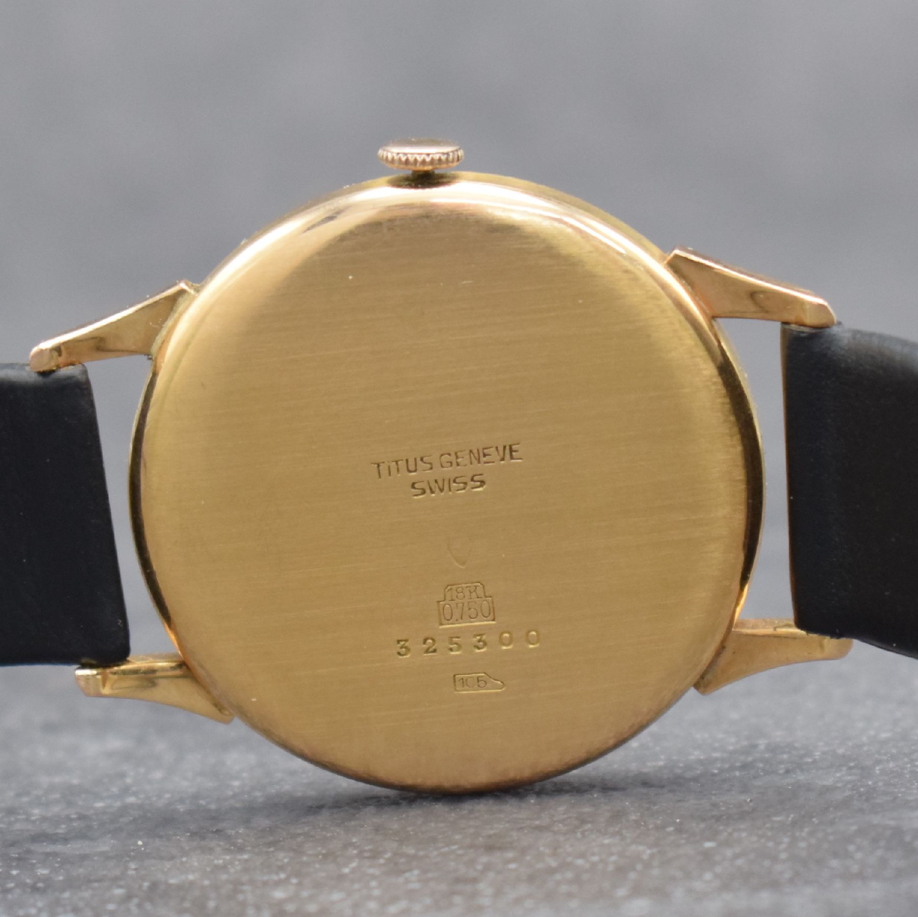 Detail b: 2 Herrenarmbanduhren für den israelischen Markt mit hebräischen Zahlen, Schweiz um 1948 - 1960, Handaufzug, 1) TITUS in RoseG 750/000, Boden ...