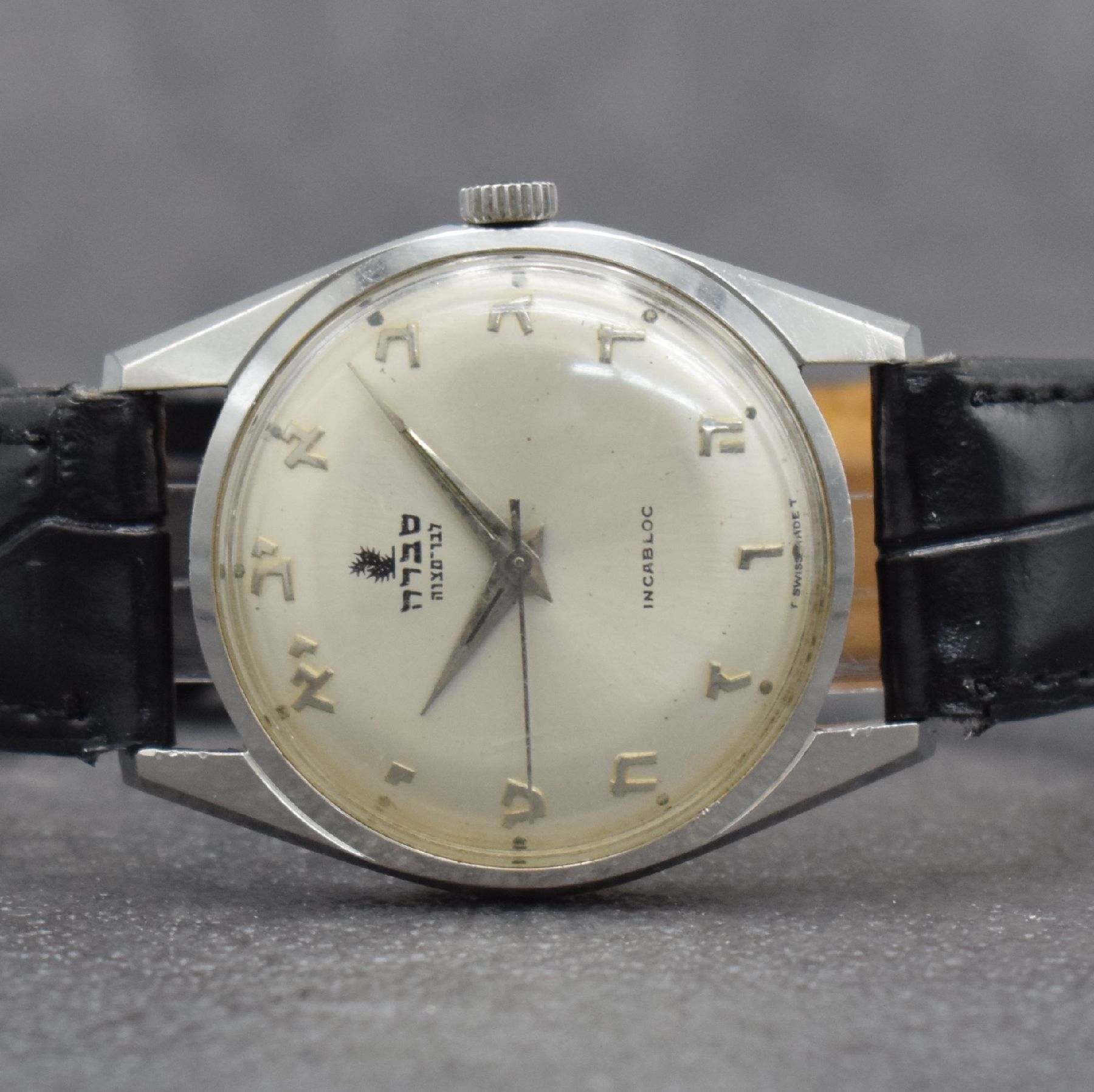 Detail f: 2 Herrenarmbanduhren für den israelischen Markt mit hebräischen Zahlen, Schweiz um 1948 - 1960, Handaufzug, 1) TITUS in RoseG 750/000, Boden ...