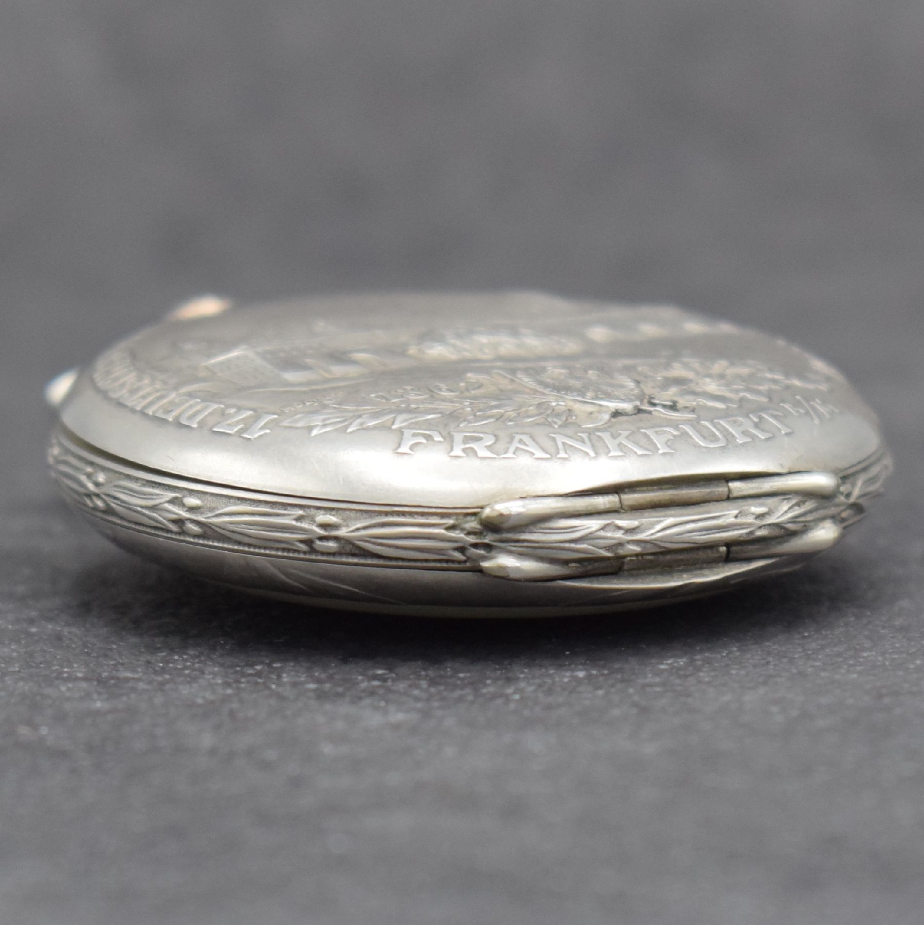 Detail f: IWC / Uhrenfabrik von J. Rauschenbach offene Schützenuhr in Silber mit original Etui & Garantieschein, Schweiz um 1912, beids. geprägtes Geh., auf ...