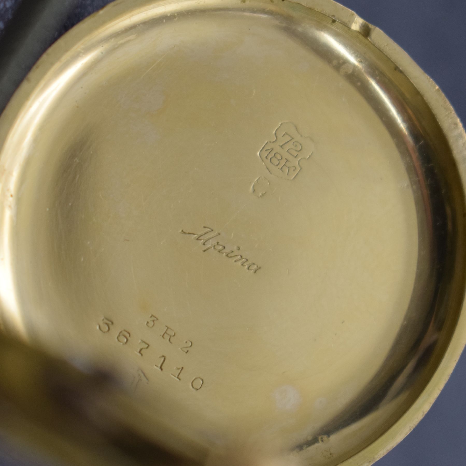 Detail g: ALPINA / Minerva Kal. 16-29 großer Schaltradchronograph in GG 750/000, Schweiz um 1934, Handaufzug, Scharniergeh., Lünette m. Widmungsgravur, ...