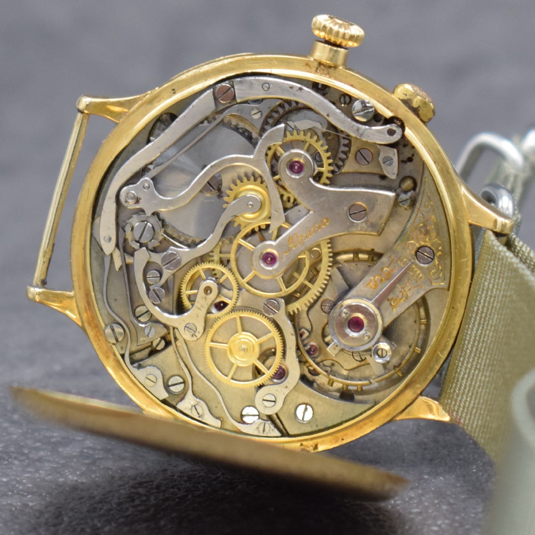 Detail h: ALPINA / Minerva Kal. 16-29 großer Schaltradchronograph in GG 750/000, Schweiz um 1934, Handaufzug, Scharniergeh., Lünette m. Widmungsgravur, ...