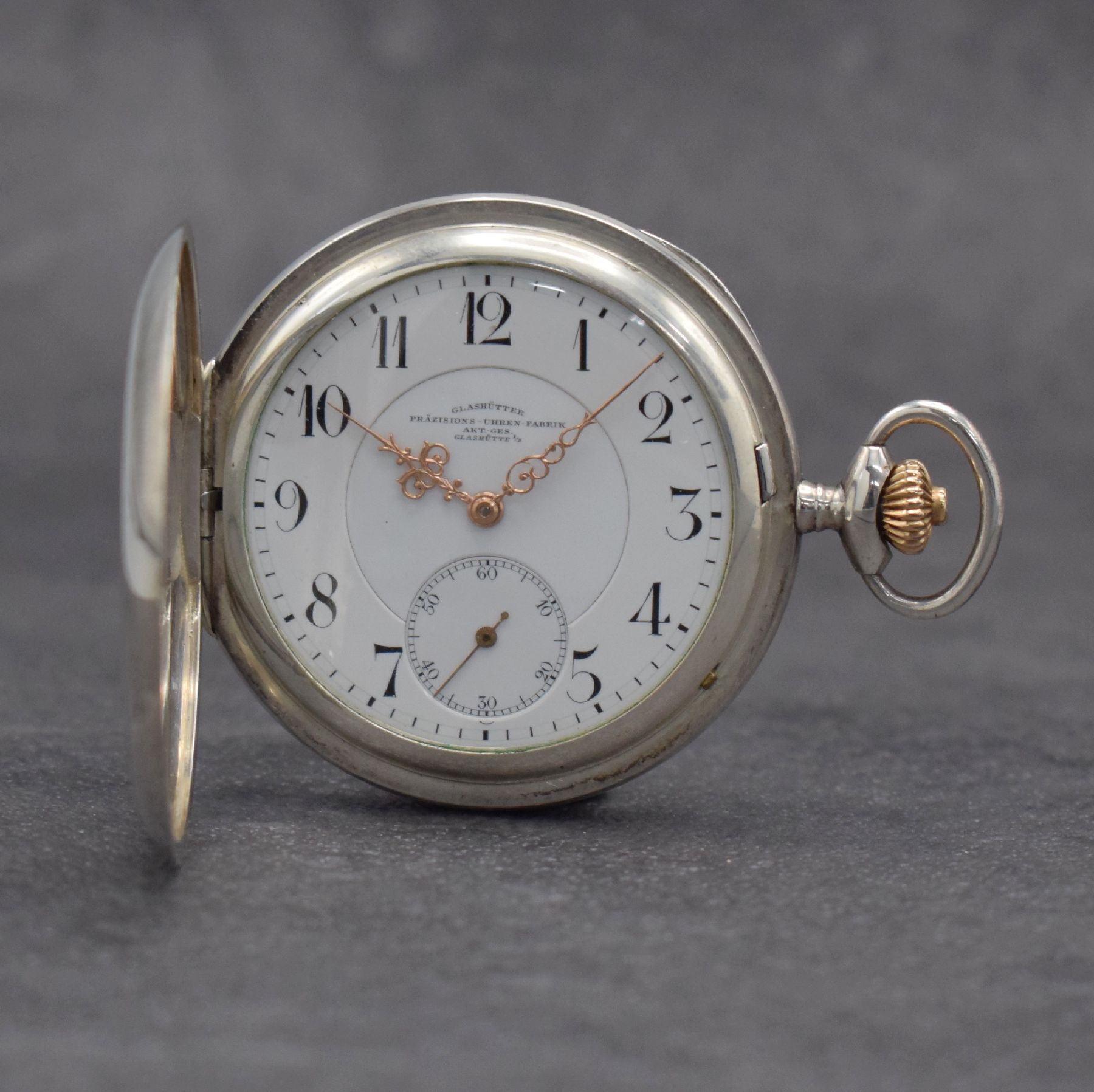 GLASHÜTTER PRÄZISIONS-UHREN-FABRIK Akt.-Ges. Glashütte I/S Savonette, Deutschland um 1910, glattes Silbergeh., Sprungdeckel m. Monogramm, 3-teil. ...