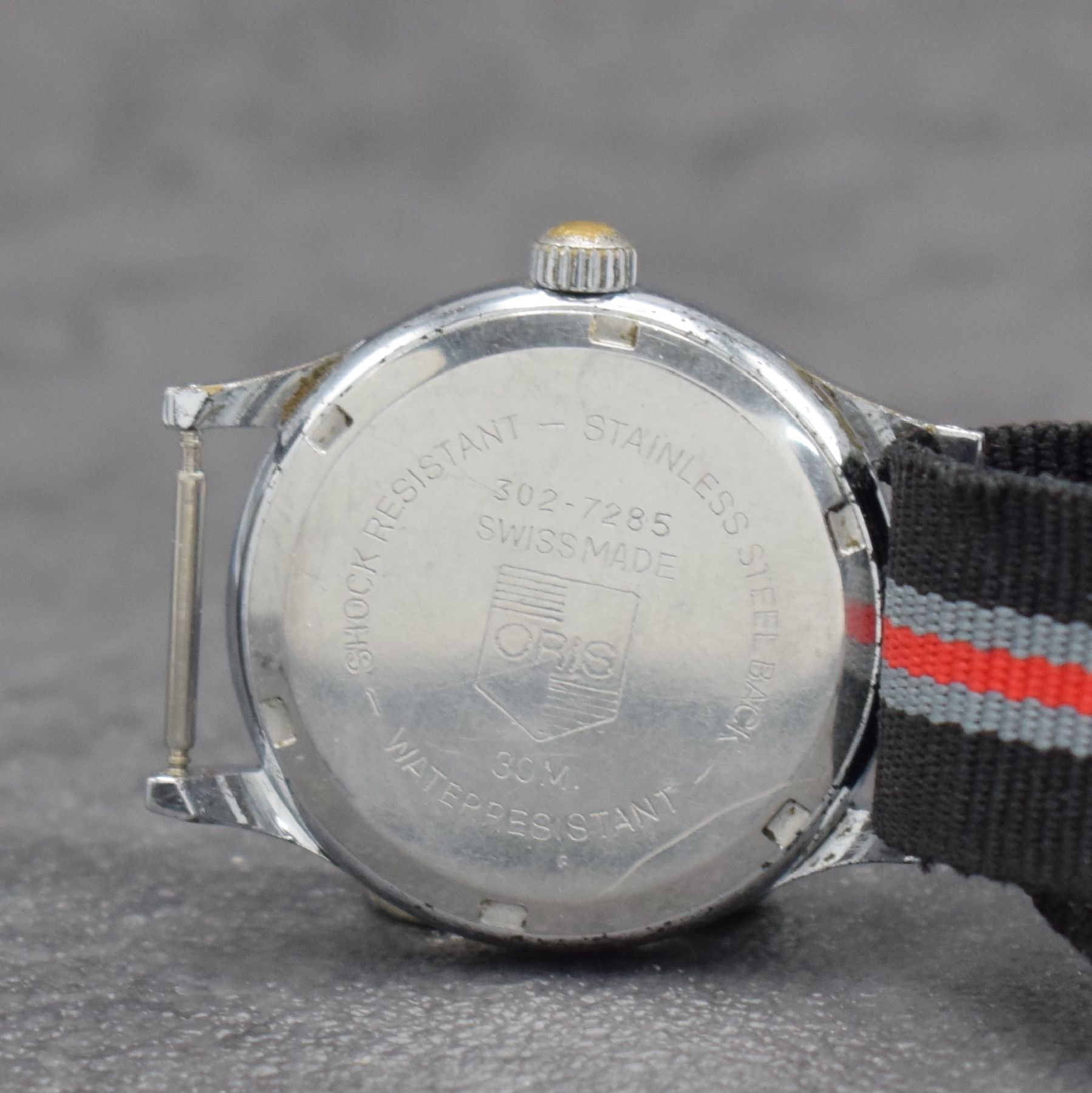 Detail i: 2 ORIS Armbanduhren mit Datum, Schweiz um 1990, 1) Automatik in Edelstahl, verschr. Geh., Gliederband m. Faltschl., drehb. Lünette, schwarzes ...
