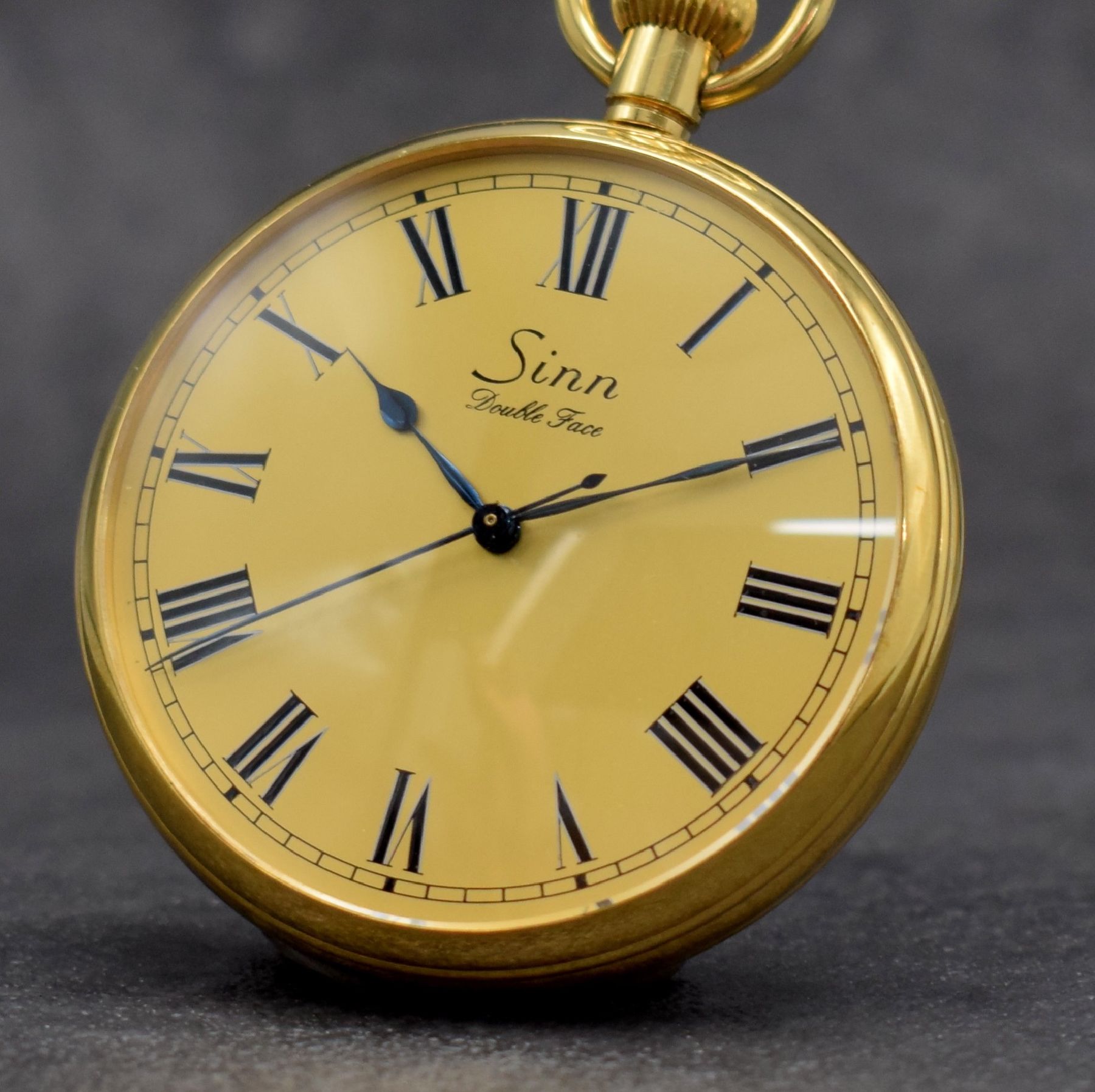 Detail a: SINN seltene B-Uhr Double Face, Deutschland 1990er Jahre, verg. Metallgeh. beids. vergl., gold. Zifferbl. m. röm. Std., gebl. Zeiger, Anz. v. Std., ...