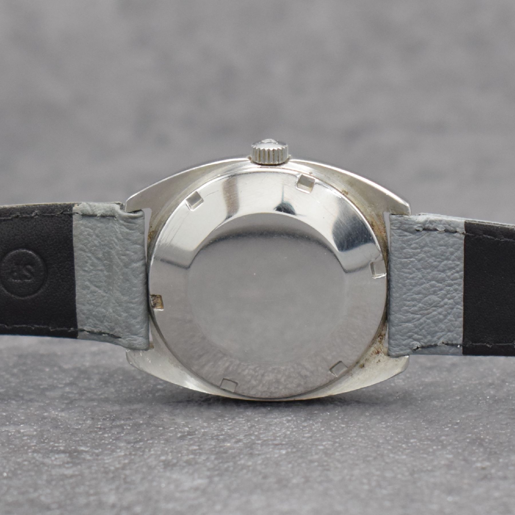Detail d: 3 Herrenarmbanduhren BULOVA, GIRARD PERREGAUX & JAZ, Schweiz/Frankreich um 1970, 1) in Edelstahl, Accutron m. Stimmgabelschwinger, Kal. 2181, blaues ...