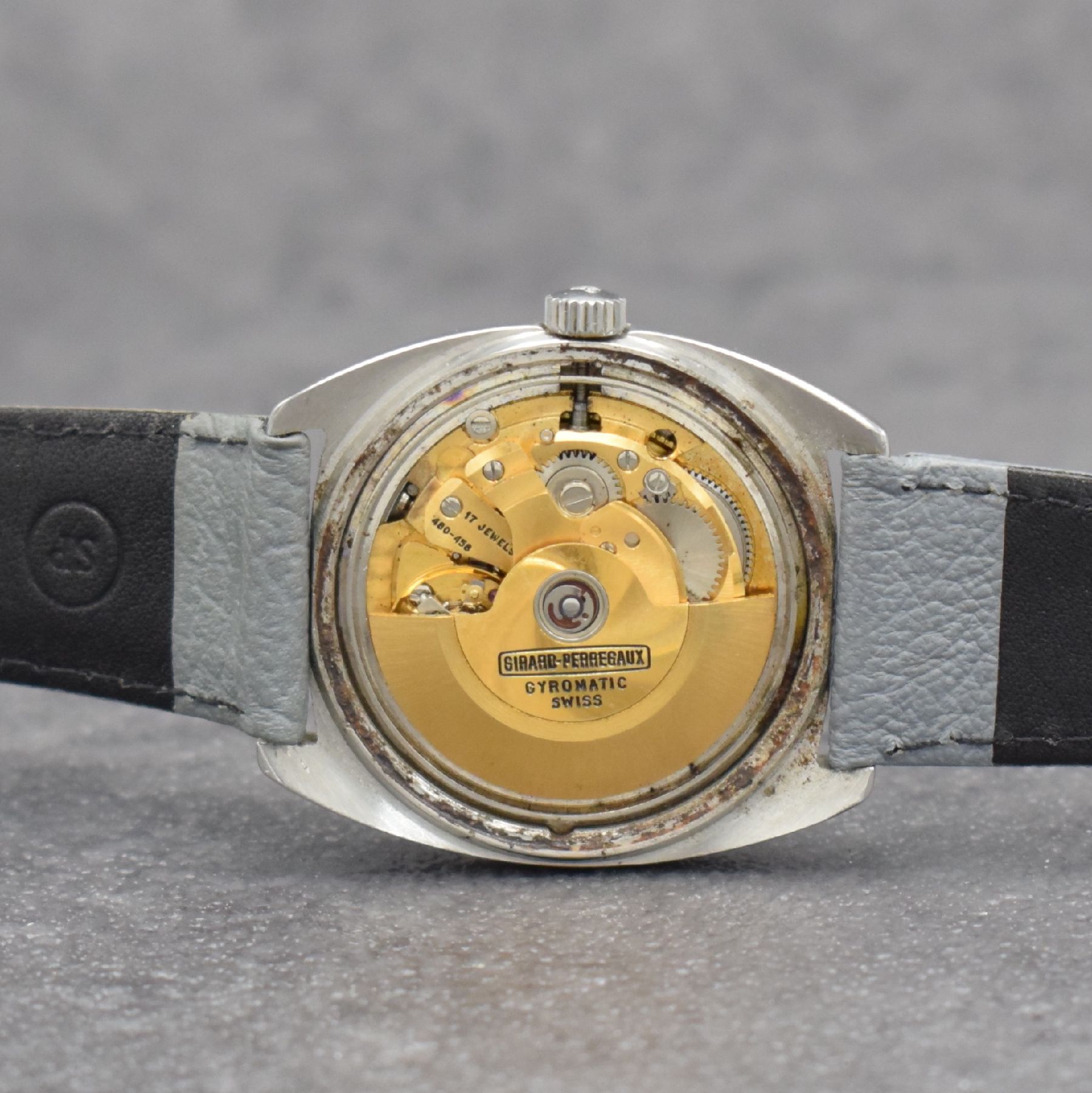 Detail e: 3 Herrenarmbanduhren BULOVA, GIRARD PERREGAUX & JAZ, Schweiz/Frankreich um 1970, 1) in Edelstahl, Accutron m. Stimmgabelschwinger, Kal. 2181, blaues ...