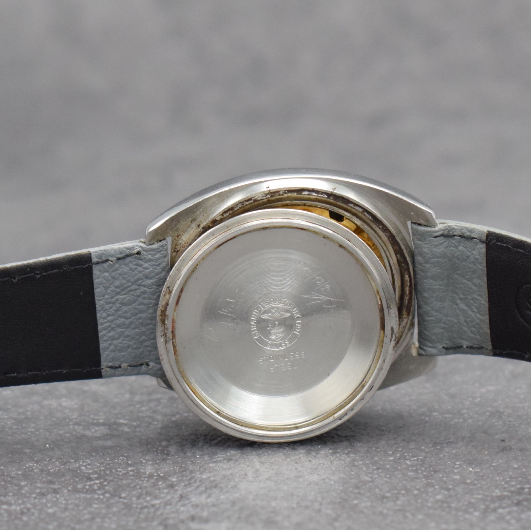 Detail g: 3 Herrenarmbanduhren BULOVA, GIRARD PERREGAUX & JAZ, Schweiz/Frankreich um 1970, 1) in Edelstahl, Accutron m. Stimmgabelschwinger, Kal. 2181, blaues ...