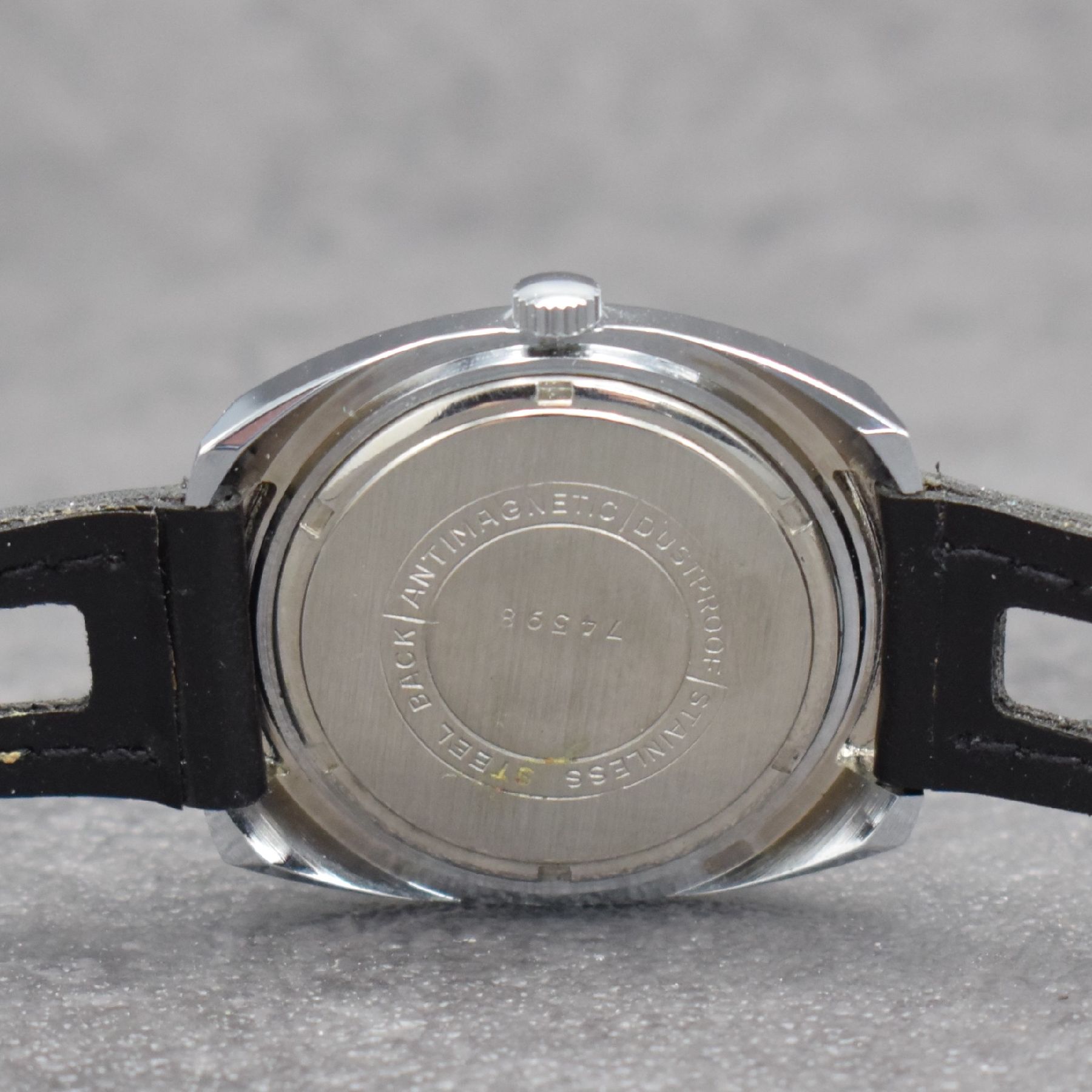 Detail j: 3 Herrenarmbanduhren BULOVA, GIRARD PERREGAUX & JAZ, Schweiz/Frankreich um 1970, 1) in Edelstahl, Accutron m. Stimmgabelschwinger, Kal. 2181, blaues ...