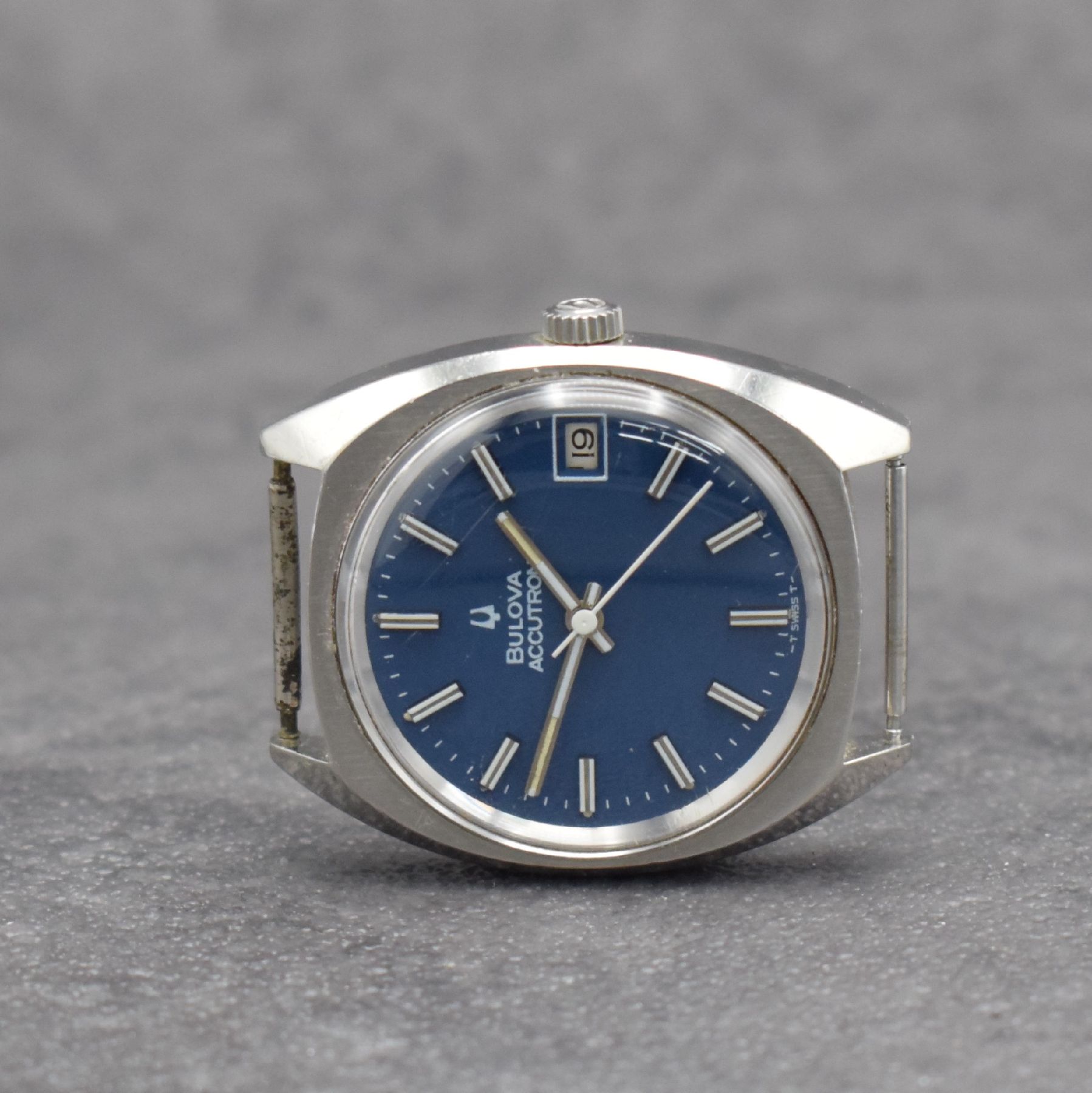 Detail l: 3 Herrenarmbanduhren BULOVA, GIRARD PERREGAUX & JAZ, Schweiz/Frankreich um 1970, 1) in Edelstahl, Accutron m. Stimmgabelschwinger, Kal. 2181, blaues ...