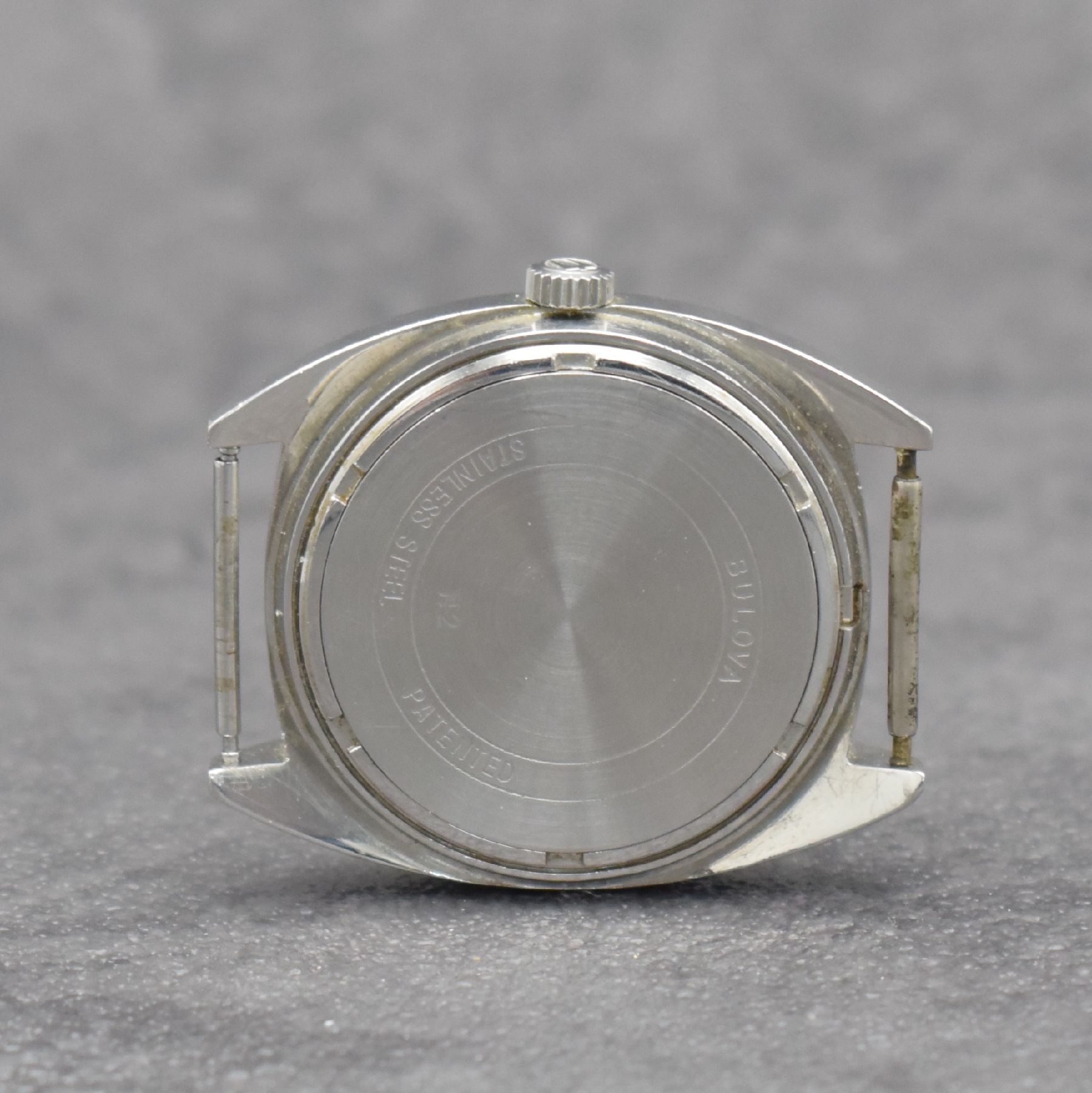 Detail n: 3 Herrenarmbanduhren BULOVA, GIRARD PERREGAUX & JAZ, Schweiz/Frankreich um 1970, 1) in Edelstahl, Accutron m. Stimmgabelschwinger, Kal. 2181, blaues ...