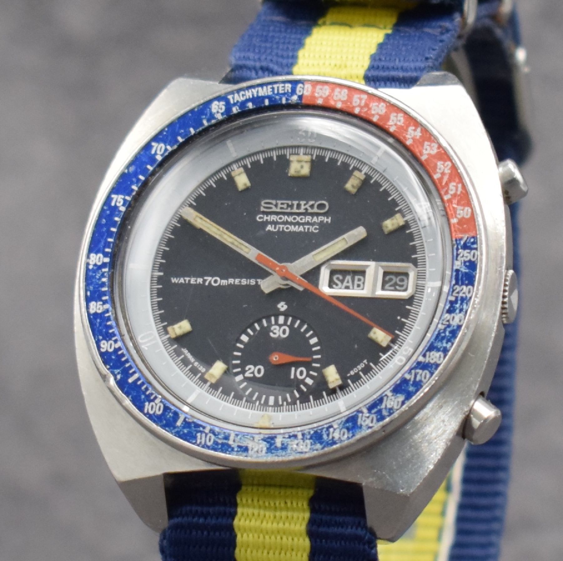 Detail c: SEIKO sog. POGUE Herrenarmbanduhr mit Schaltradchronograph Referenz 6139-6002, Japan um 1975, Automatik, massives Edelstahlgeh. m. geschr. Boden, ...