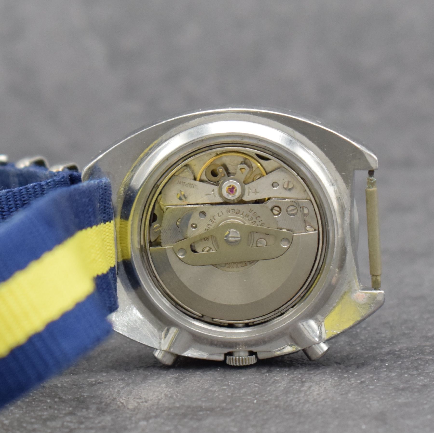 Detail f: SEIKO sog. POGUE Herrenarmbanduhr mit Schaltradchronograph Referenz 6139-6002, Japan um 1975, Automatik, massives Edelstahlgeh. m. geschr. Boden, ...