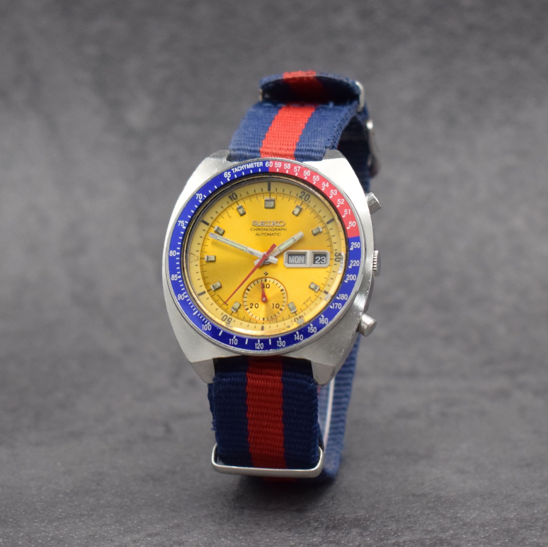 Detail b: SEIKO sog. POGUE Herrenarmbanduhr mit Schaltradchronograph Referenz 6139-6002, Japan um 1975, Automatik, massives Edelstahlgeh. m. geschr. Boden, ...