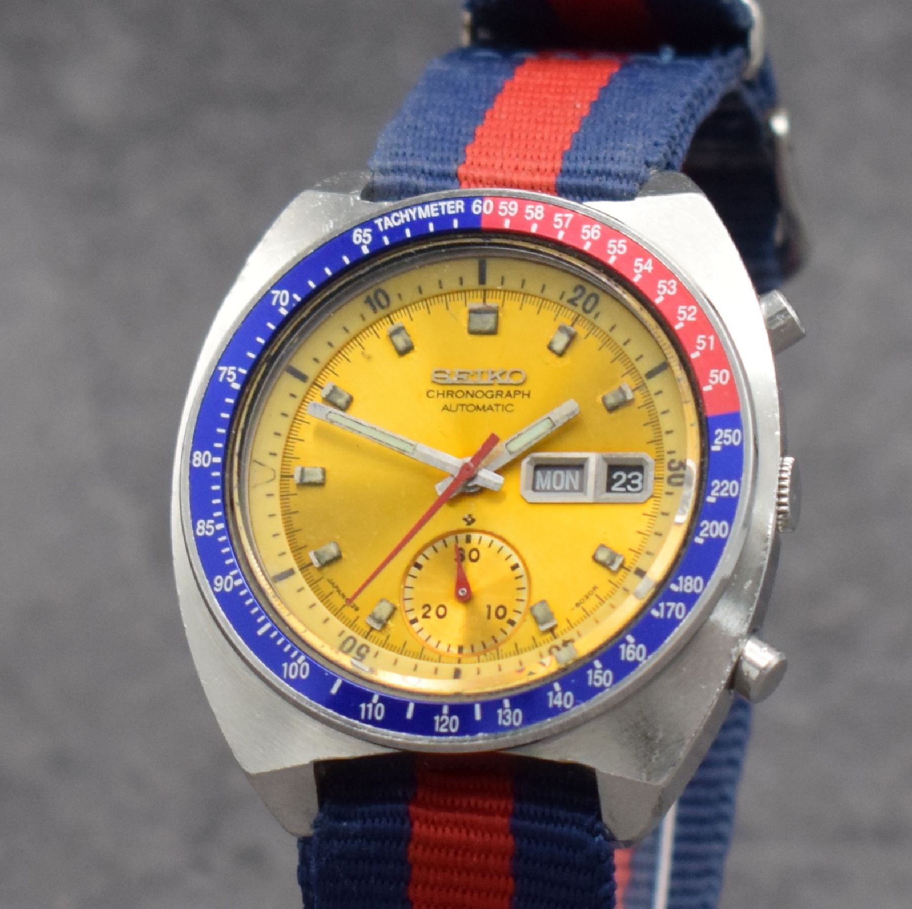 Detail c: SEIKO sog. POGUE Herrenarmbanduhr mit Schaltradchronograph Referenz 6139-6002, Japan um 1975, Automatik, massives Edelstahlgeh. m. geschr. Boden, ...