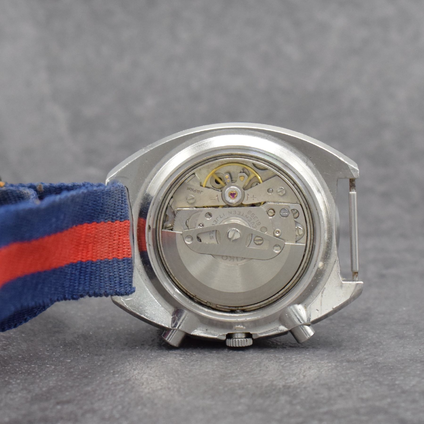 Detail f: SEIKO sog. POGUE Herrenarmbanduhr mit Schaltradchronograph Referenz 6139-6002, Japan um 1975, Automatik, massives Edelstahlgeh. m. geschr. Boden, ...