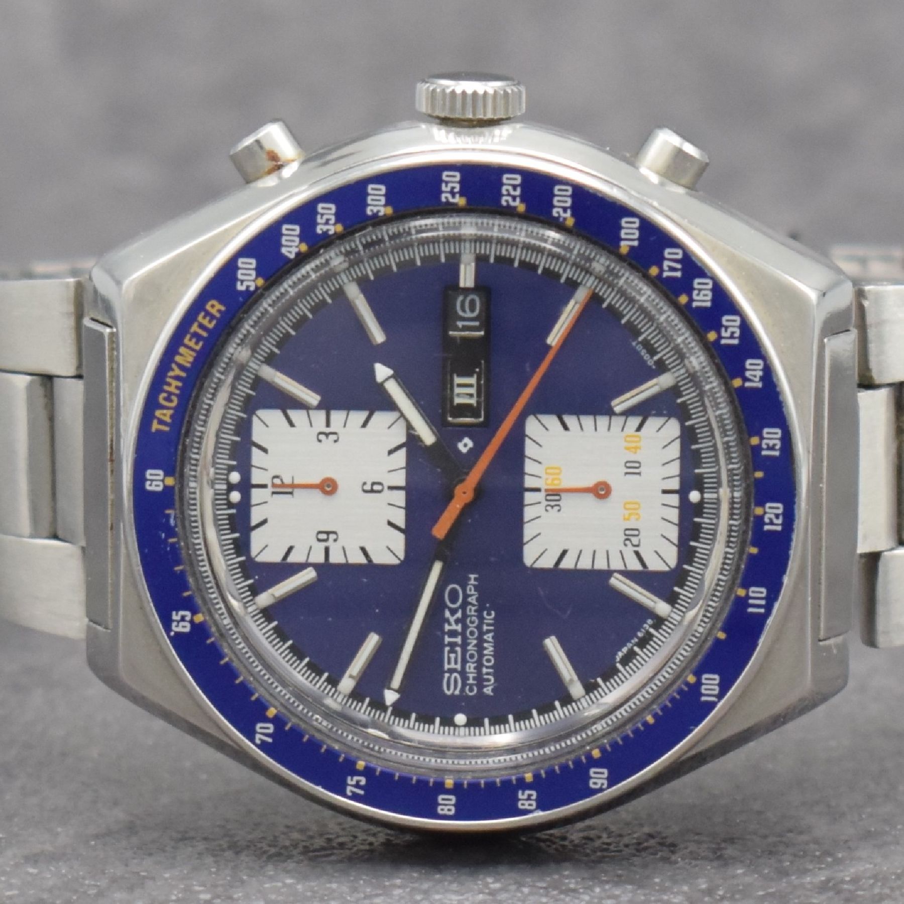 Detail a: SEIKO Herrenarmbanduhr mit Chronograph Ref. 6138-0030, Japan um 1970, Automatik, massiv. Edelstahlgeh. inkl. orig. Gliederband m. Faltschl., Boden ...