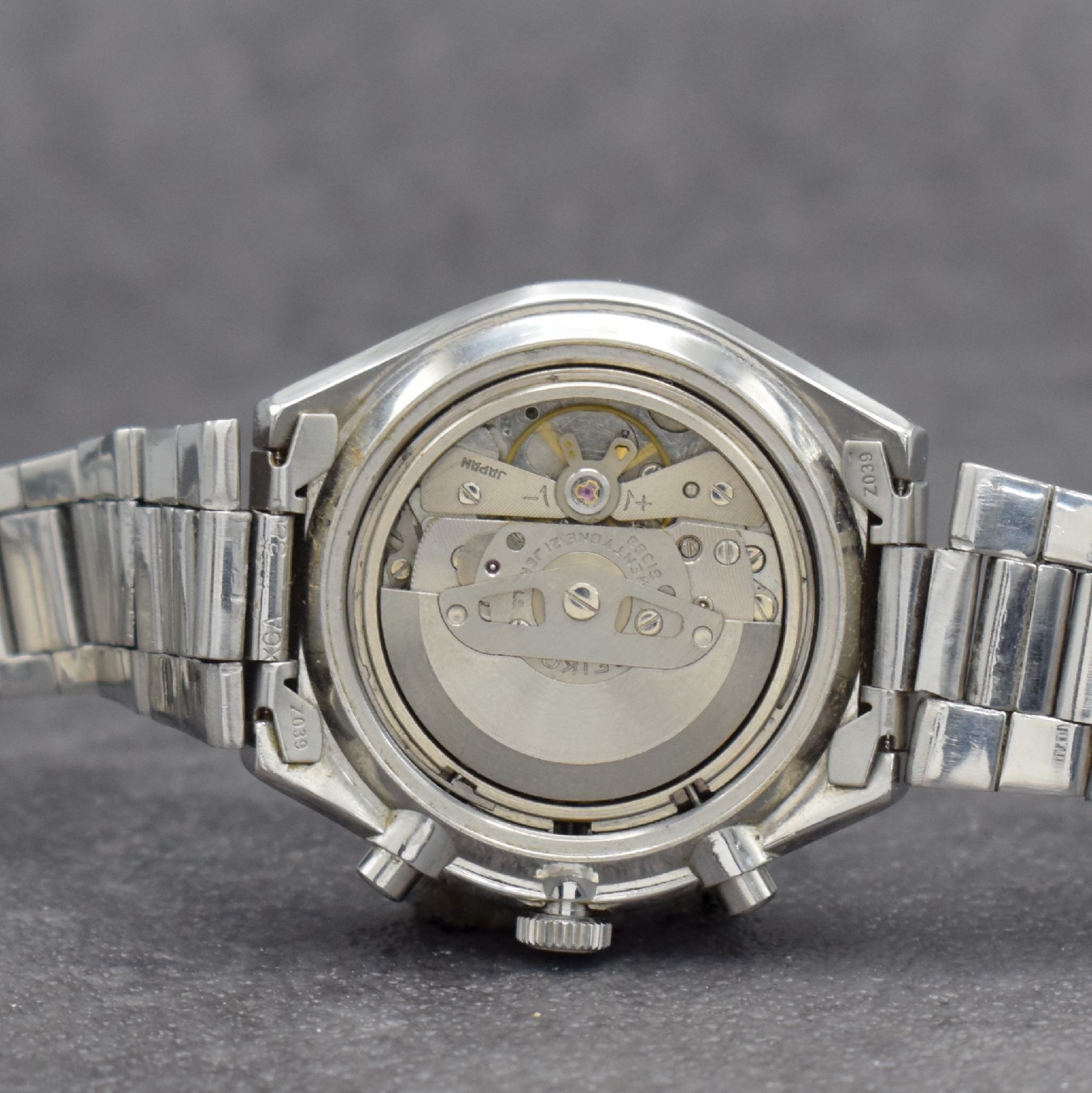 Detail g: SEIKO Herrenarmbanduhr mit Chronograph Ref. 6138-0030, Japan um 1970, Automatik, massiv. Edelstahlgeh. inkl. orig. Gliederband m. Faltschl., Boden ...