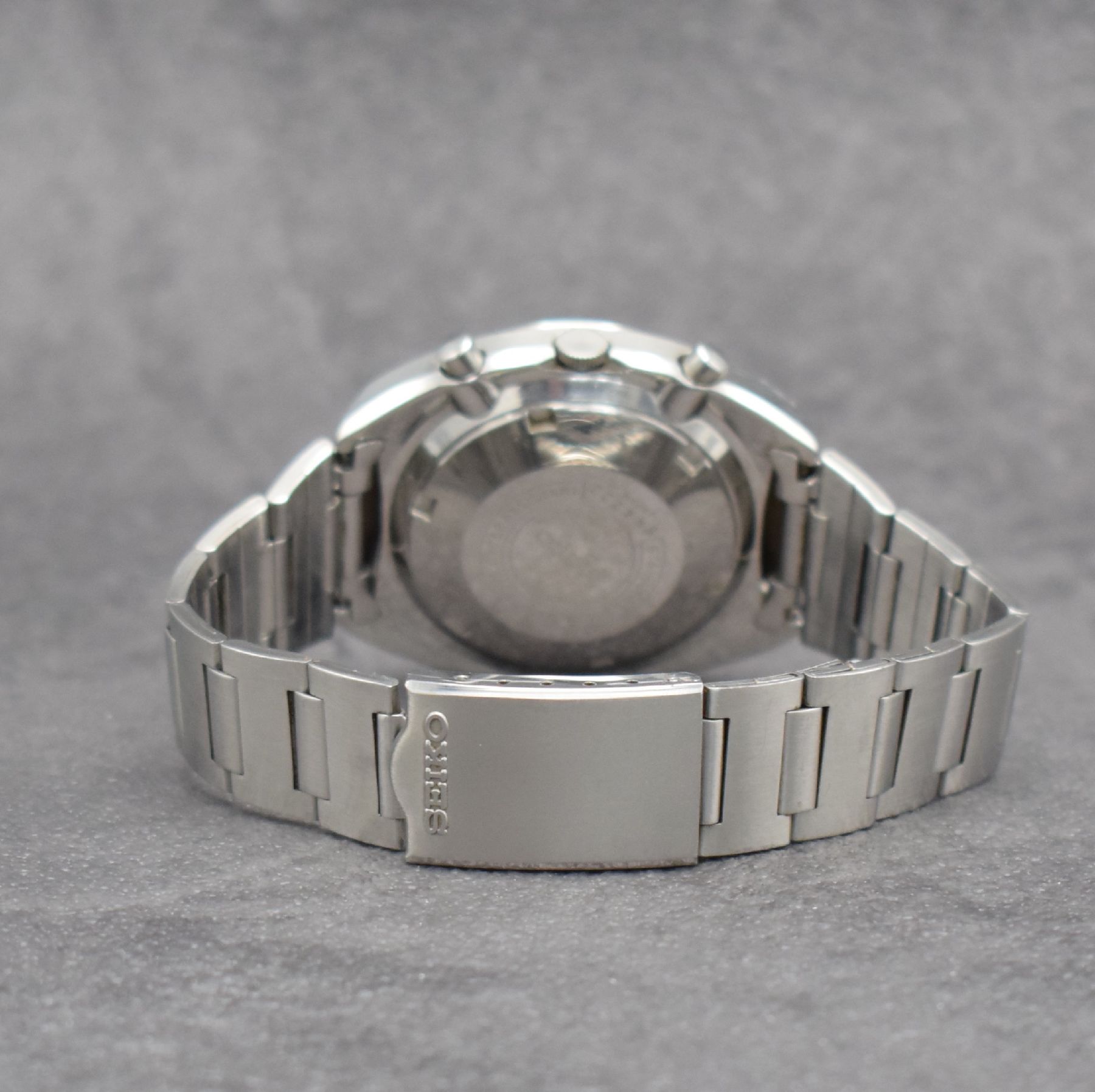 Detail d: SEIKO sog. POGUE Herrenarmbanduhr mit Schaltradchronograph Referenz 6139-6002, Japan um 1975, Automatik, massives Edelstahlgeh. m. geschr. Boden, ...