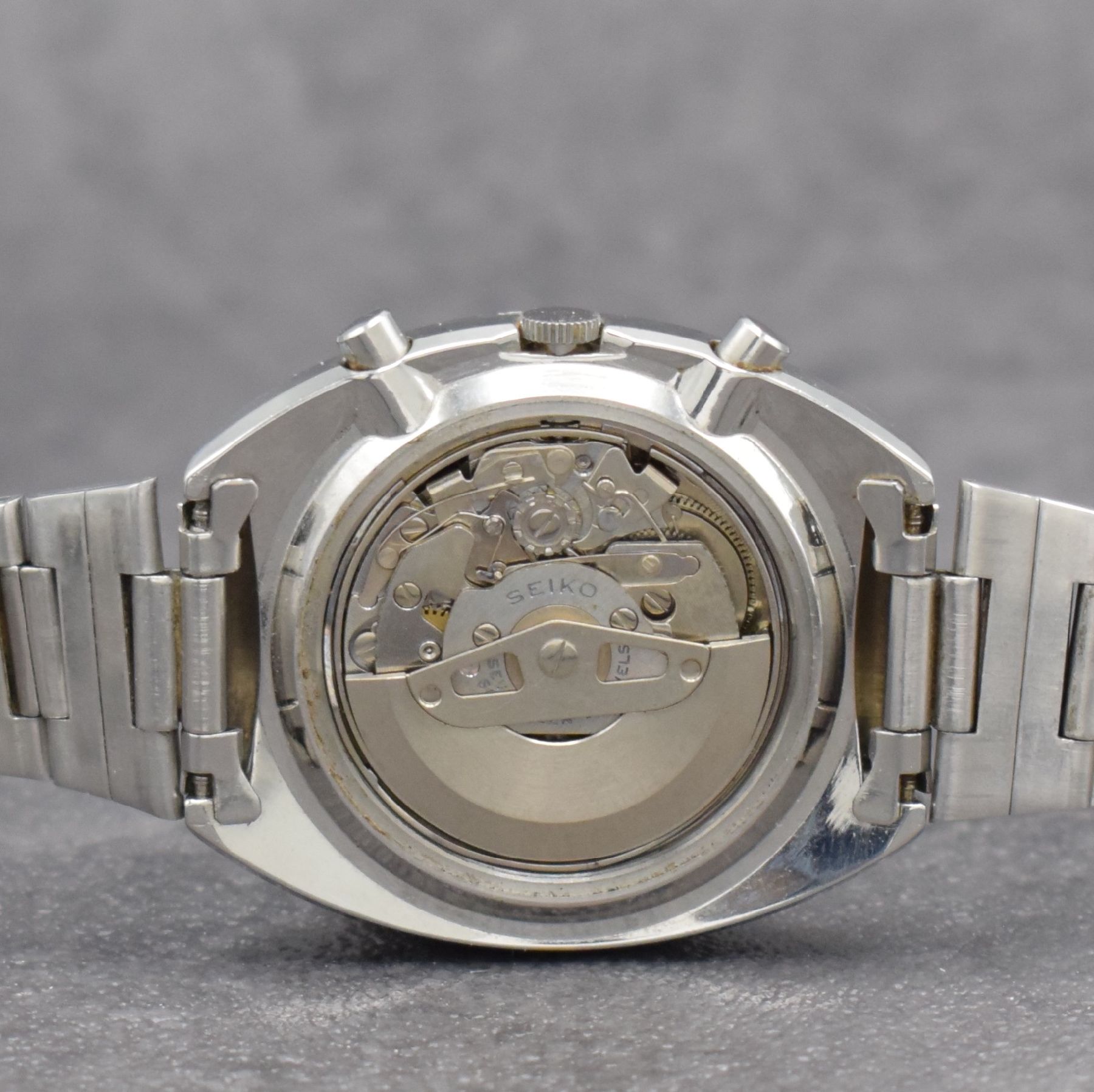 Detail f: SEIKO sog. POGUE Herrenarmbanduhr mit Schaltradchronograph Referenz 6139-6002, Japan um 1975, Automatik, massives Edelstahlgeh. m. geschr. Boden, ...