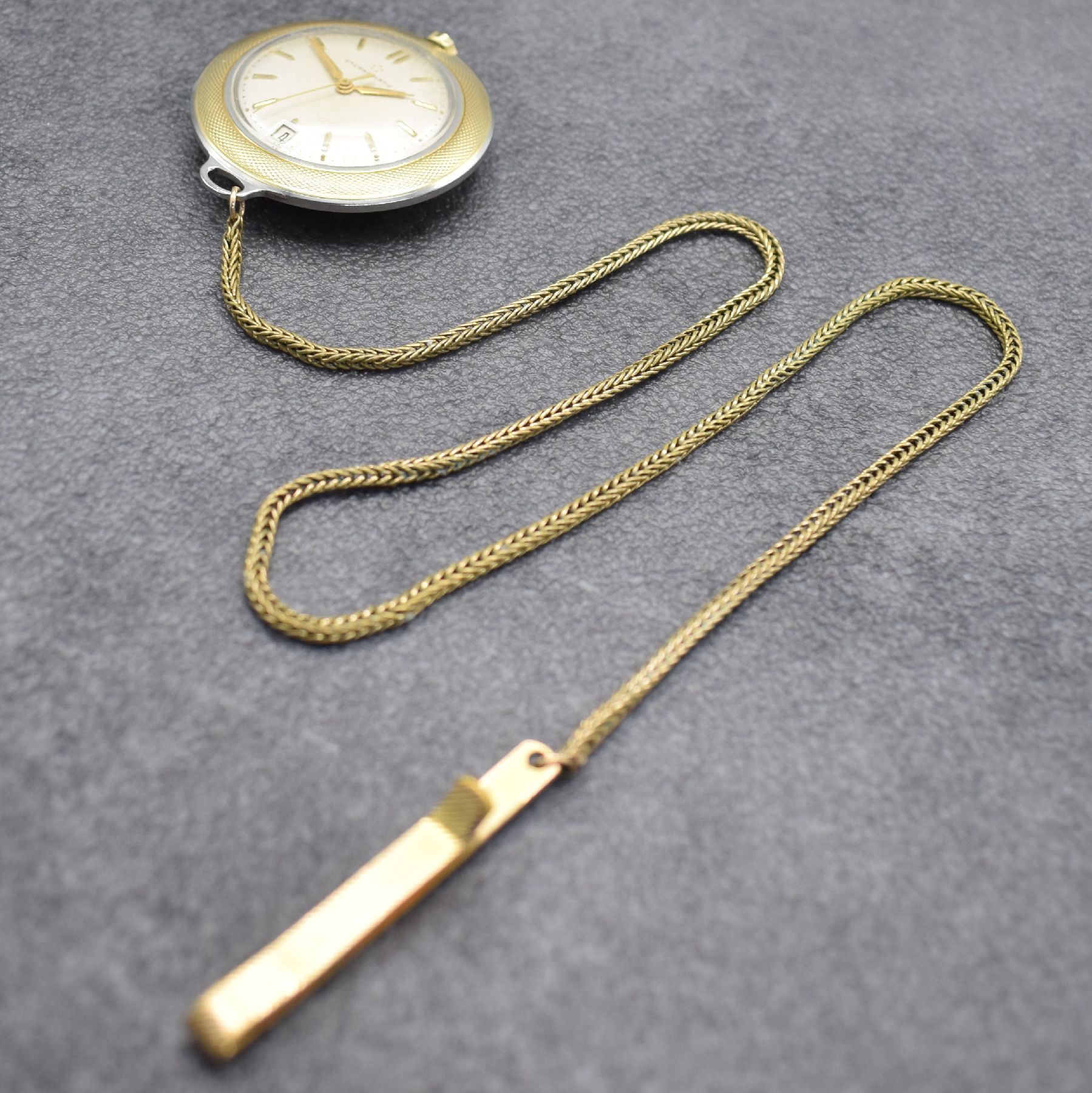 Detail c: ETERNA-MATIC Golfer Taschenuhr in Edelstahl & Gold, Schweiz um 1960, Automatik, beids. vergl. Geh., Boden geschr., silb. Zifferbl. m. aufges. ...