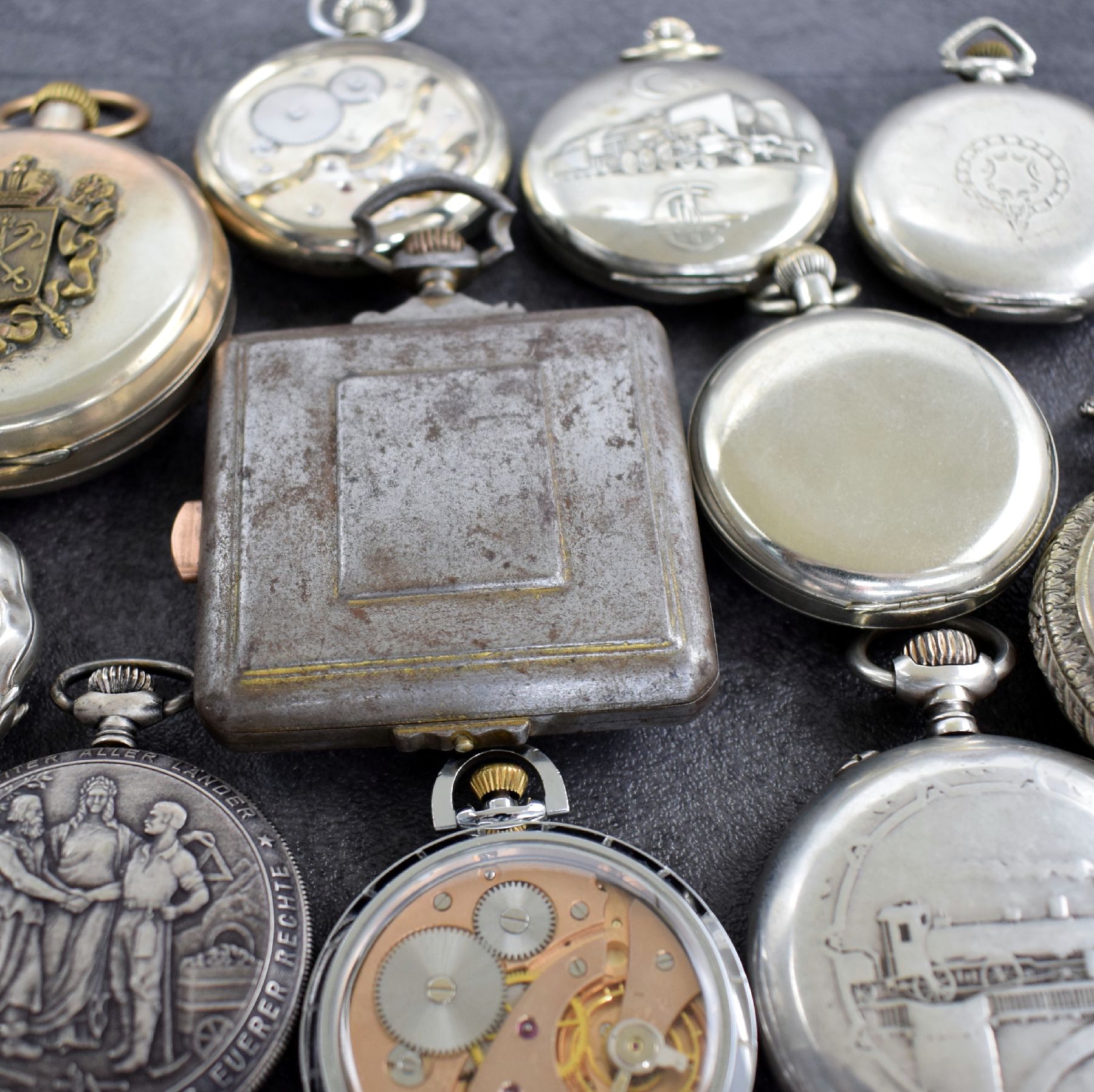 Detail d: 11 Taschenuhren in Silber & Nickel, teils namhafte Hersteller & 1x mit Repetition, Schweiz um 1890 - 1990, meist Emailzifferbl. riss. / besch. & ...
