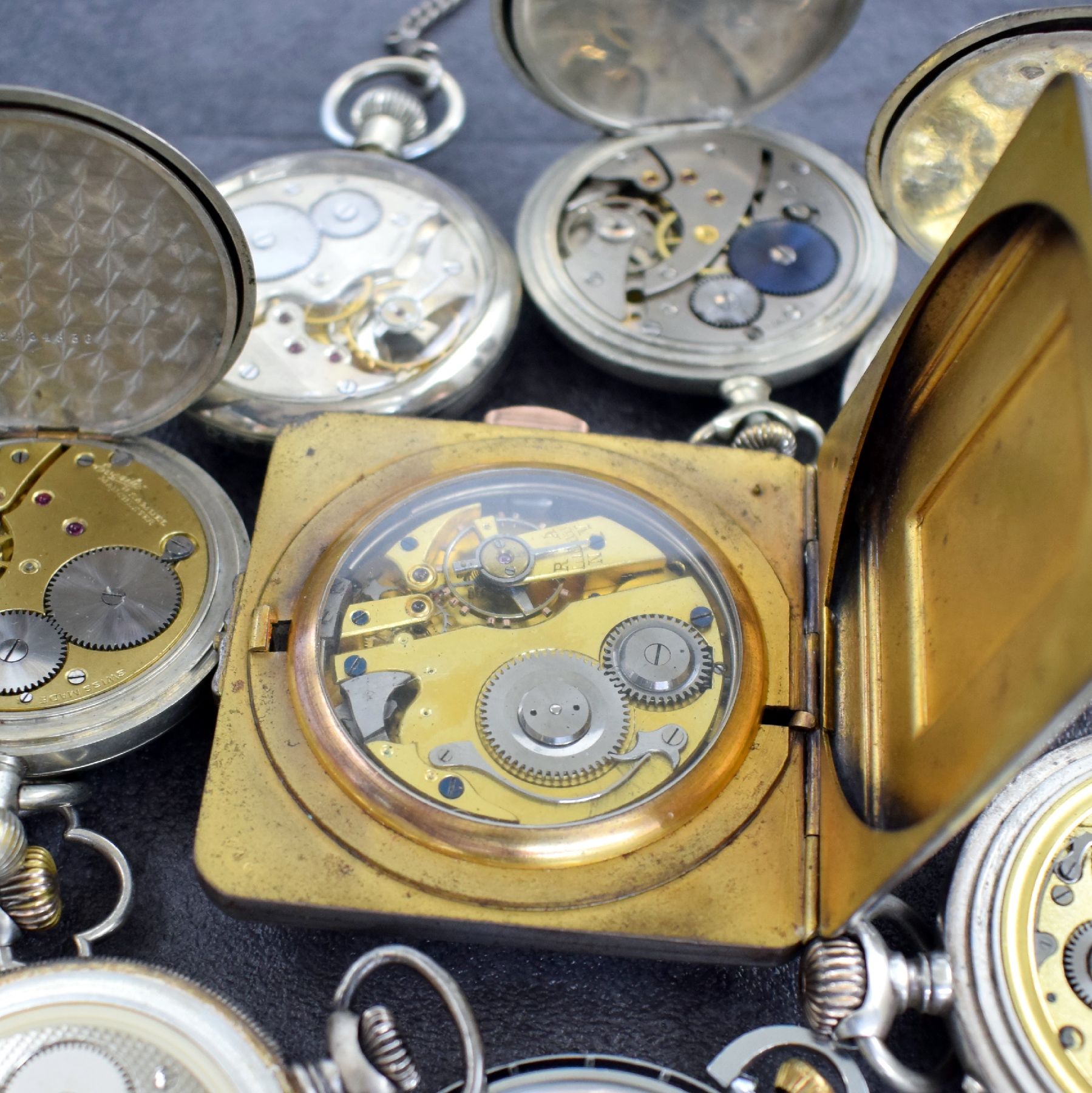 Detail f: 11 Taschenuhren in Silber & Nickel, teils namhafte Hersteller & 1x mit Repetition, Schweiz um 1890 - 1990, meist Emailzifferbl. riss. / besch. & ...
