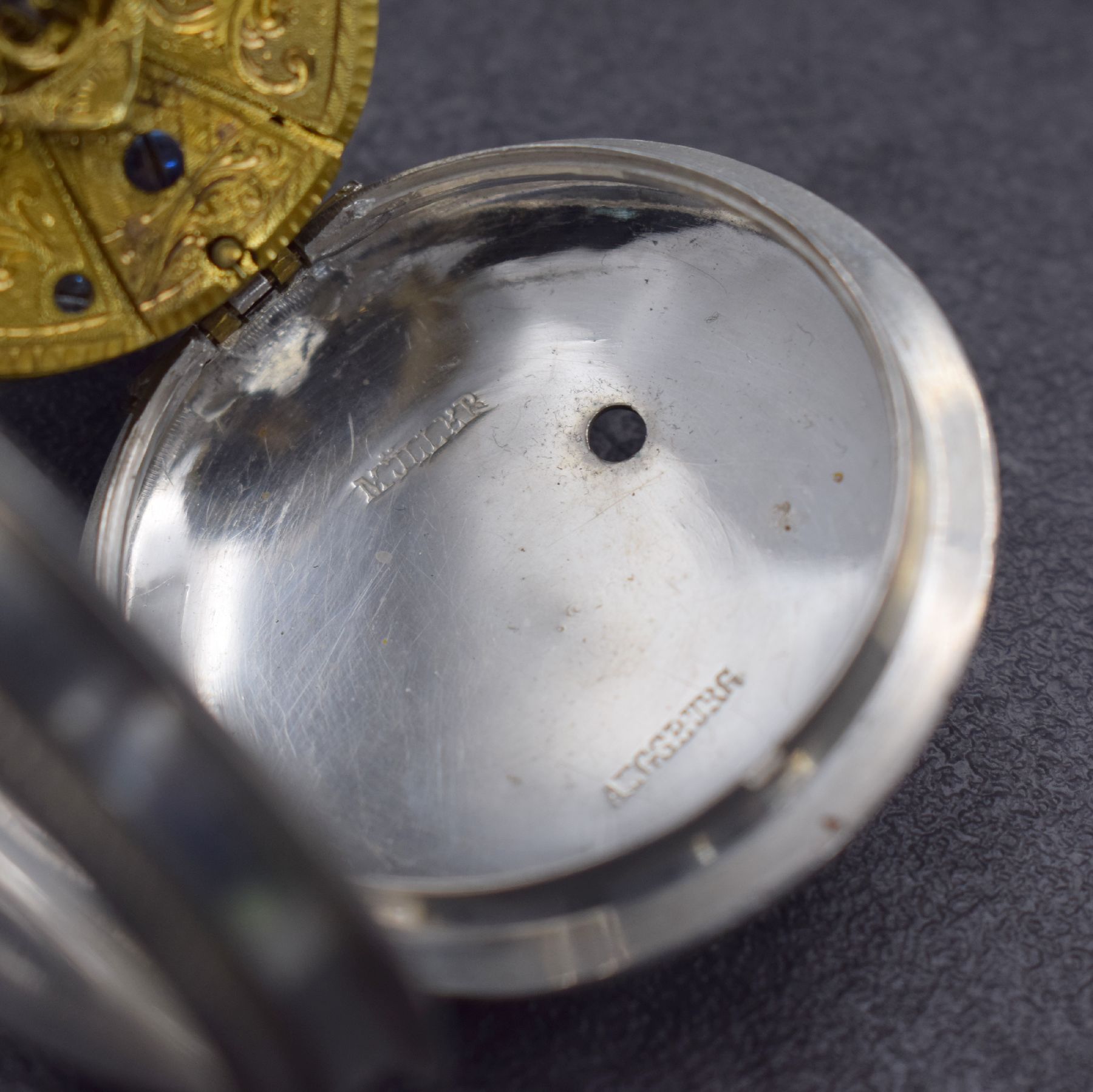 Detail i: Spindeltaschenuhr mit sign. Gehäuse "Müller Augsburg", Deutschland um 1800, doppeltes Silbergehäuse, rücks. m. Jesus Darstellung ...