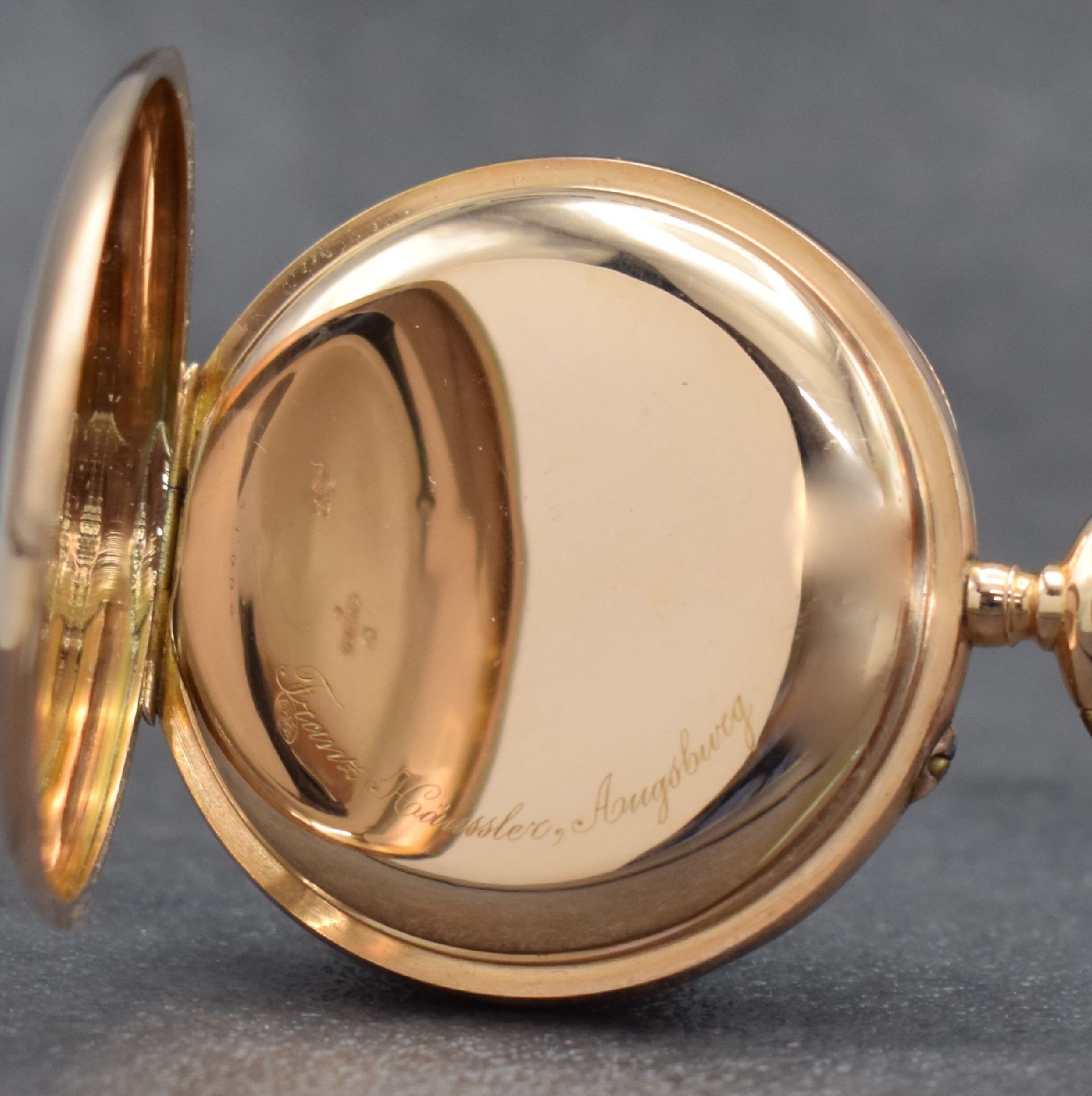 Detail d: MERMOD FRERES offene Taschenuhr in RG 585/000, Schweiz f. d. deutschen Markt um 1900, 2- Deckel Goldgeh., rücks. m. Monogramm, Cuvette m. ...