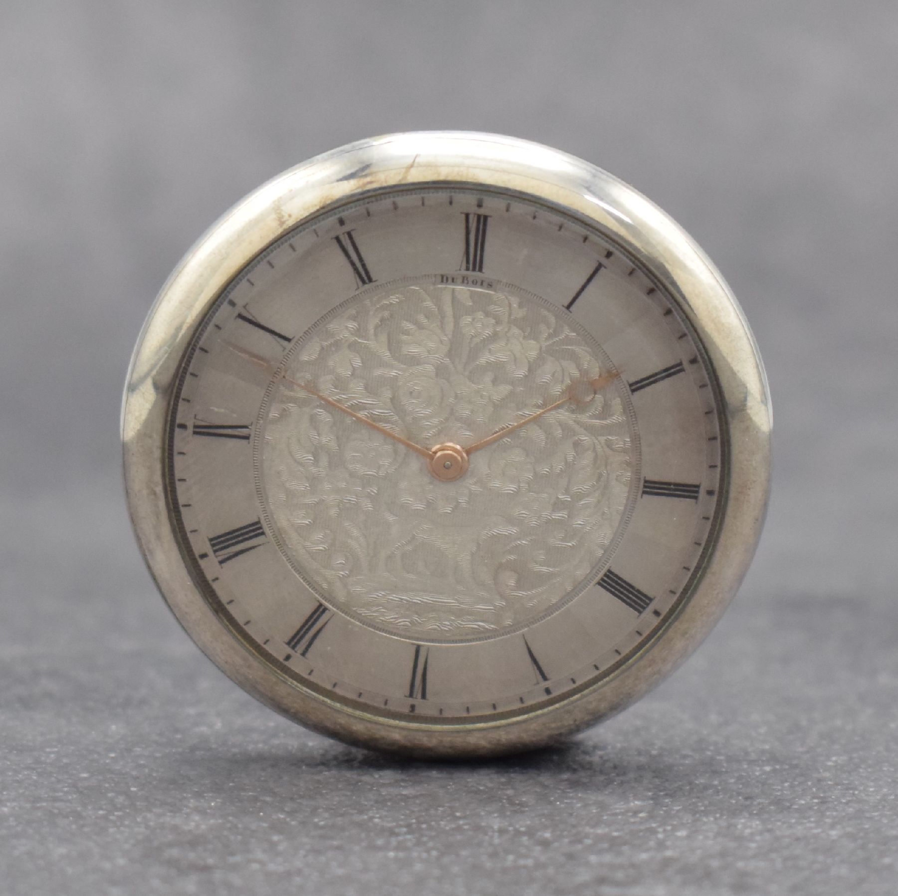 DU BOIS offene Taschenuhr ohne Pendant, Schweiz um 1850, Silbergeh., Pendant auf Kundewunsch entfernt, silb. guill. & floral grav. Zifferbl. m. röm. ...
