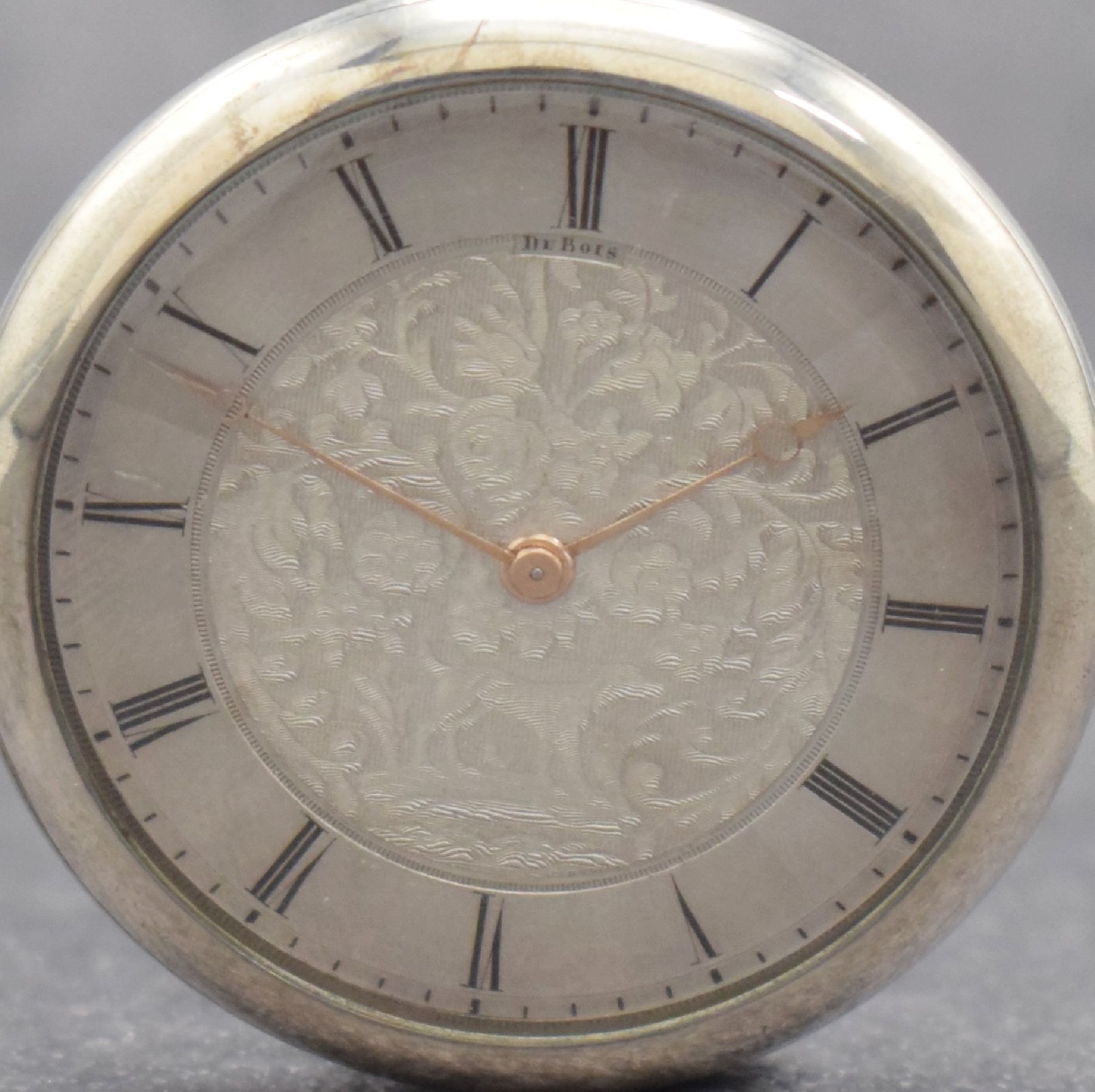Detail a: DU BOIS offene Taschenuhr ohne Pendant, Schweiz um 1850, Silbergeh., Pendant auf Kundewunsch entfernt, silb. guill. & floral grav. Zifferbl. m. röm. ...