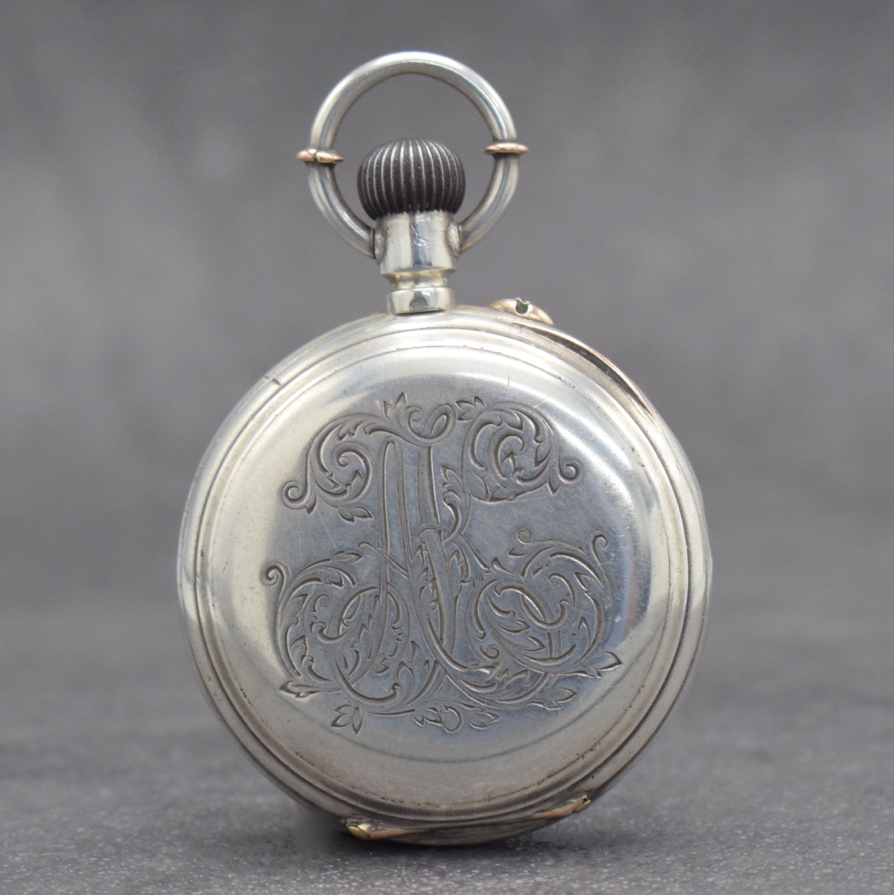 Detail b: Adolphe König 1893 offene Silbertaschenuhr, Schweiz/Deutschland um 1893, glattes Geh. m. Gold-Monturen, rücks. Monogramm "AK", Cuvette ...
