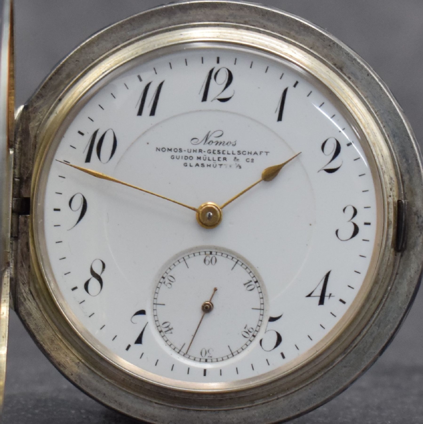 Detail a: NOMOS Uhr-Gesellschaft Guido Müller & Co Glashütte I/S Savonette in Tula-Silber, Deutschland um 1905, aufw. verz. Gehäuse l. besch., 3-teil. ...